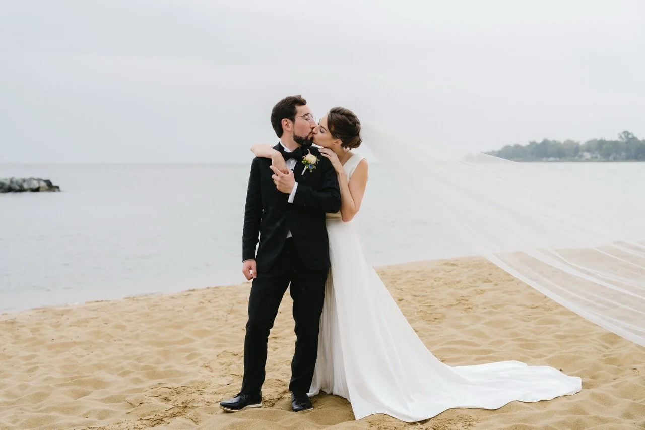What better landscape to celebrate your love than the natural beauty of the Chesapeake Bay? 💙
⠀⠀⠀⠀⠀⠀⠀⠀⠀
Shot by @paigeelizabethphoto 
⠀⠀⠀⠀⠀⠀⠀⠀⠀
📍 CBF Events, beachfront wedding and event venue in Annapolis Maryland