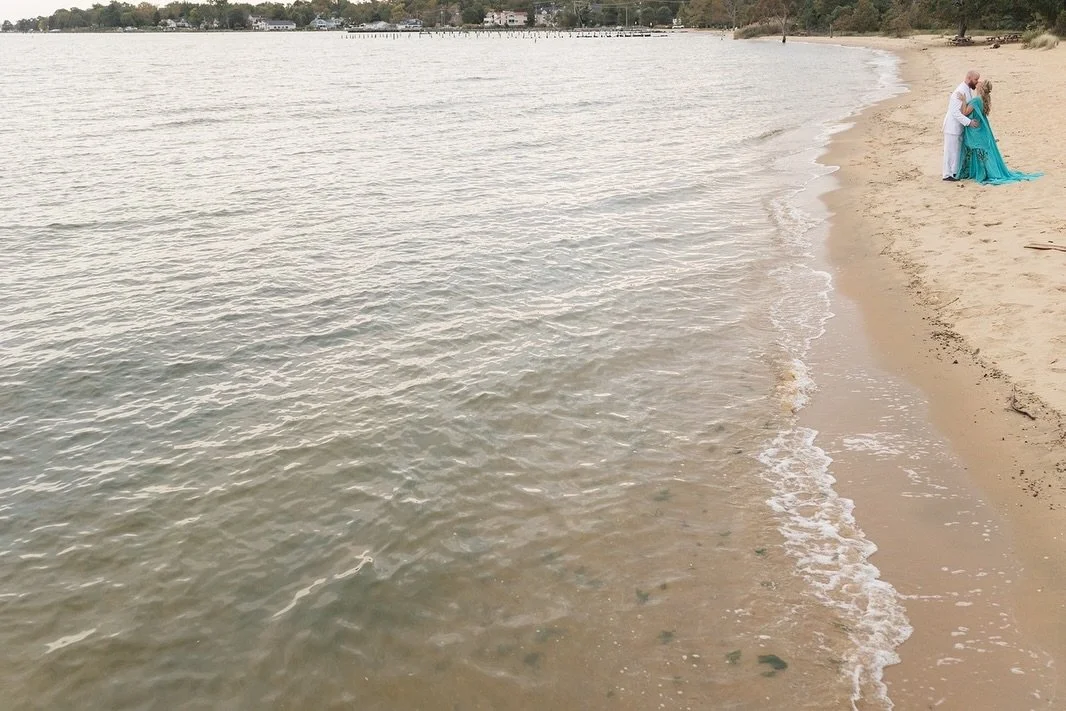 The beauty of the bay matched with a beautiful couple. Keep swiping for more of this lovely and colorful wedding. 
⠀⠀⠀⠀⠀⠀⠀⠀⠀
Photographer: @carlyfullerphoto
⠀⠀⠀⠀⠀⠀⠀⠀⠀
📍 CBF Events, beachfront wedding and event venue in Annapolis Maryland