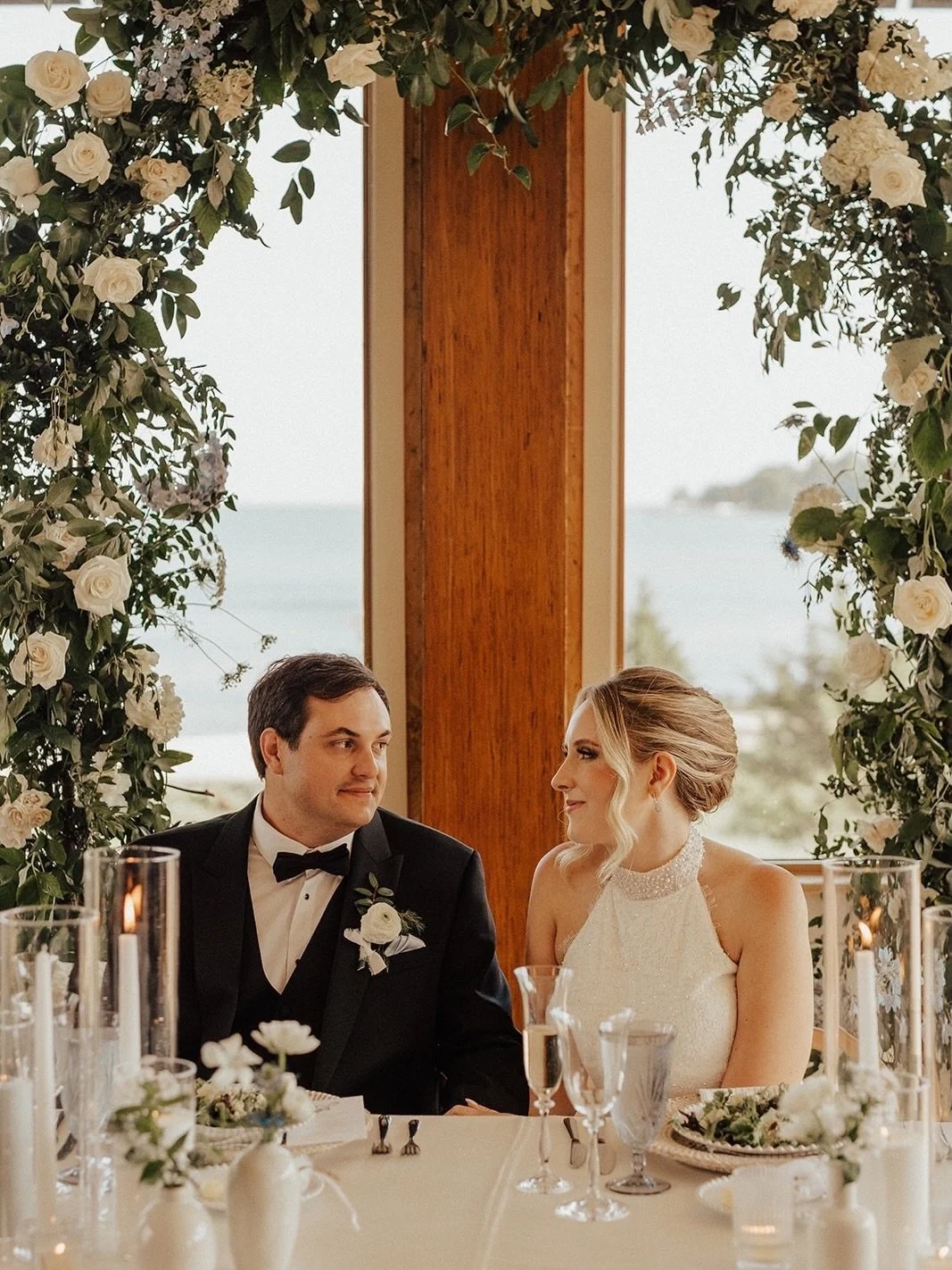 When you don&rsquo;t lose the beauty of the Chesapeake Bay during our indoor reception 💙
⠀⠀⠀⠀⠀⠀⠀⠀⠀
Our reception space has beautiful windows all around, allowing you and your guests to take in the beauty of bay all evening long.
⠀⠀⠀⠀⠀⠀⠀⠀⠀
Photograph