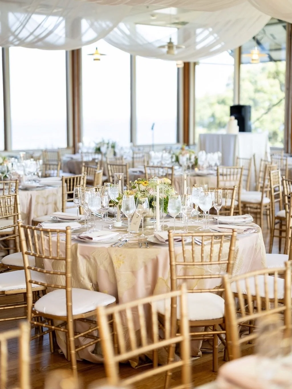 Our reception space, transformed to fit your vision 💙
⠀⠀⠀⠀⠀⠀⠀⠀⠀
Wonderful work by a great vendor team. 
Flowers: @willowoaksflowerfarm
Planning: @2handsstudios
Catering: @kenscreativekitchen
Photographer: @katefineart
⠀⠀⠀⠀⠀⠀⠀⠀⠀
📍 CBF Events, beachf