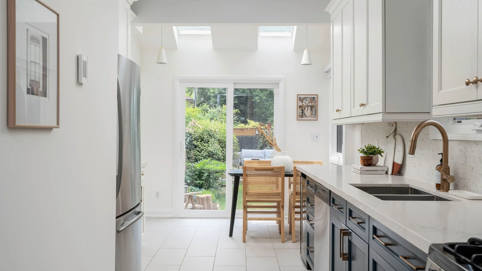 20 Condor Kitchen 2.jpg