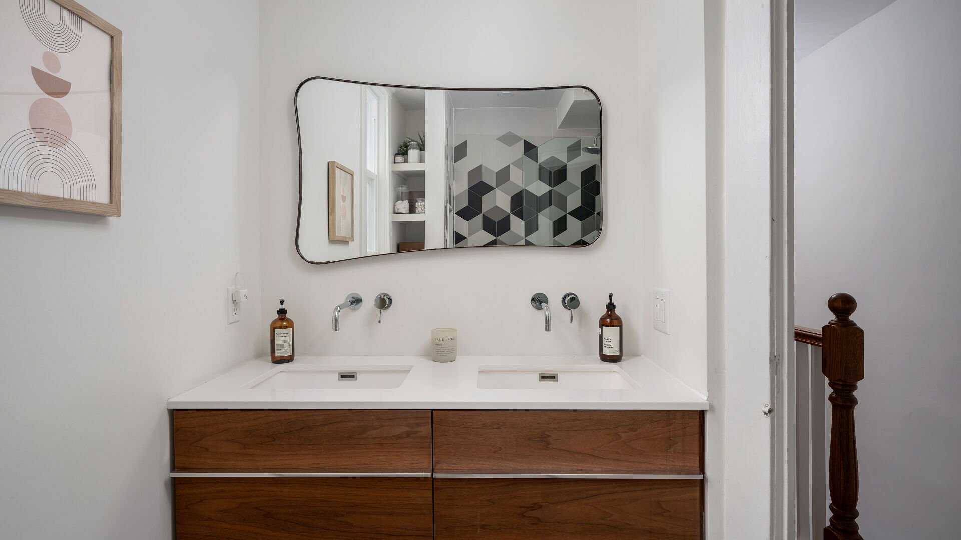 20 Condor Bathroom 2.jpg