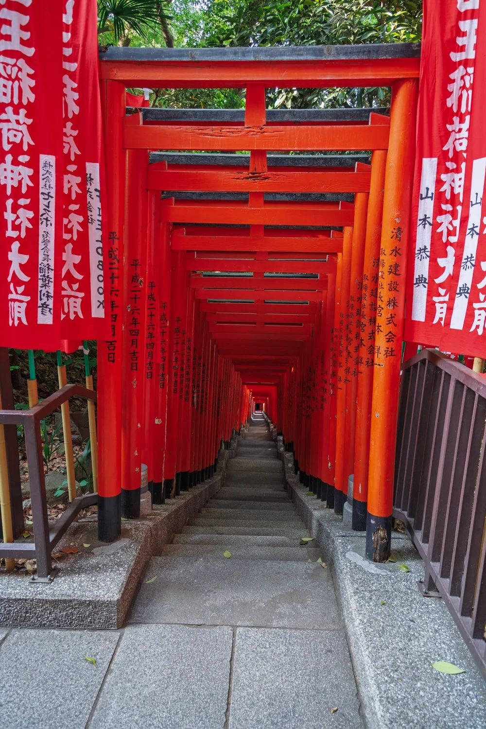 Tokyos-Secret-Red-Torii-Gate-Tunnel.JPG