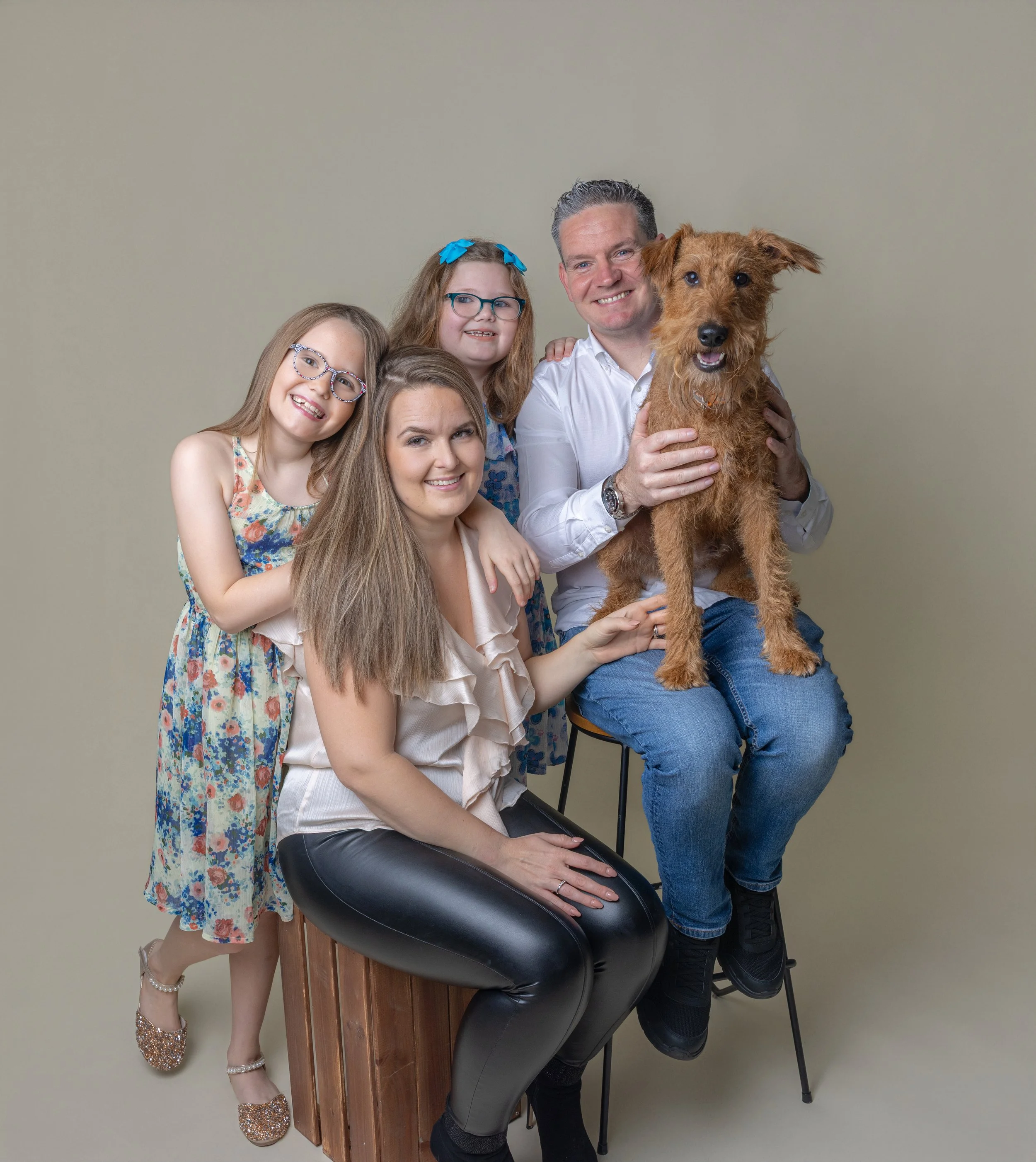 FAMILY PHOTO WITH DOG