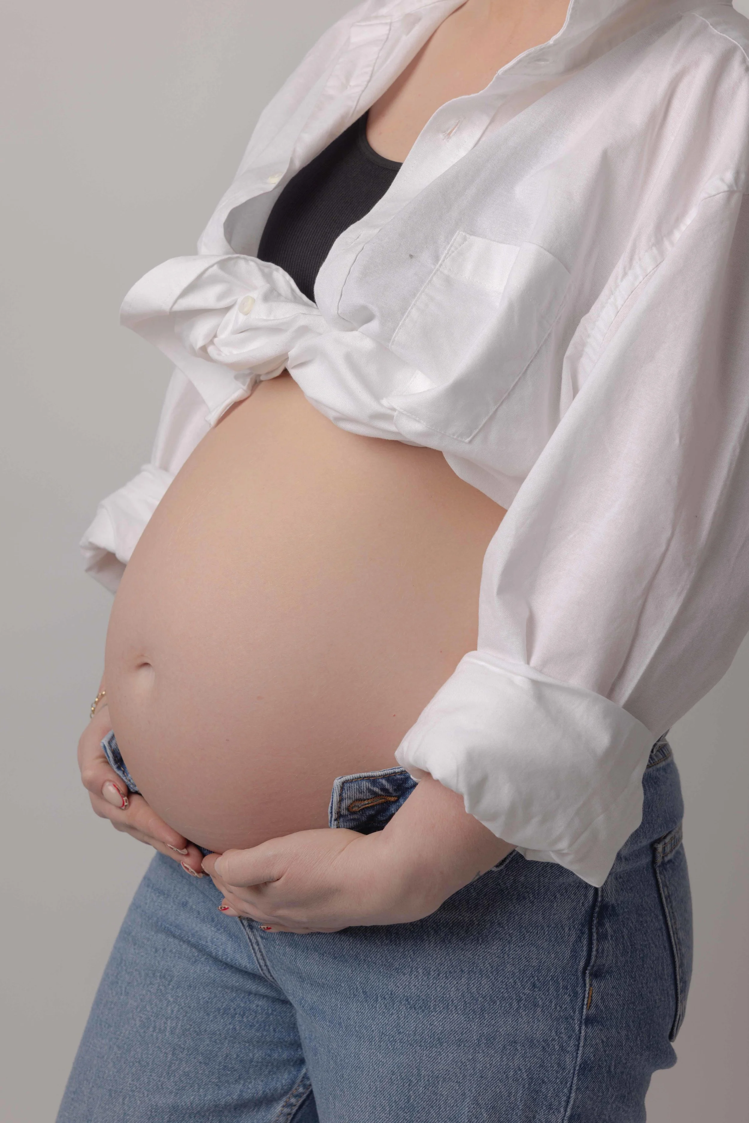 baby bump on photoshoot