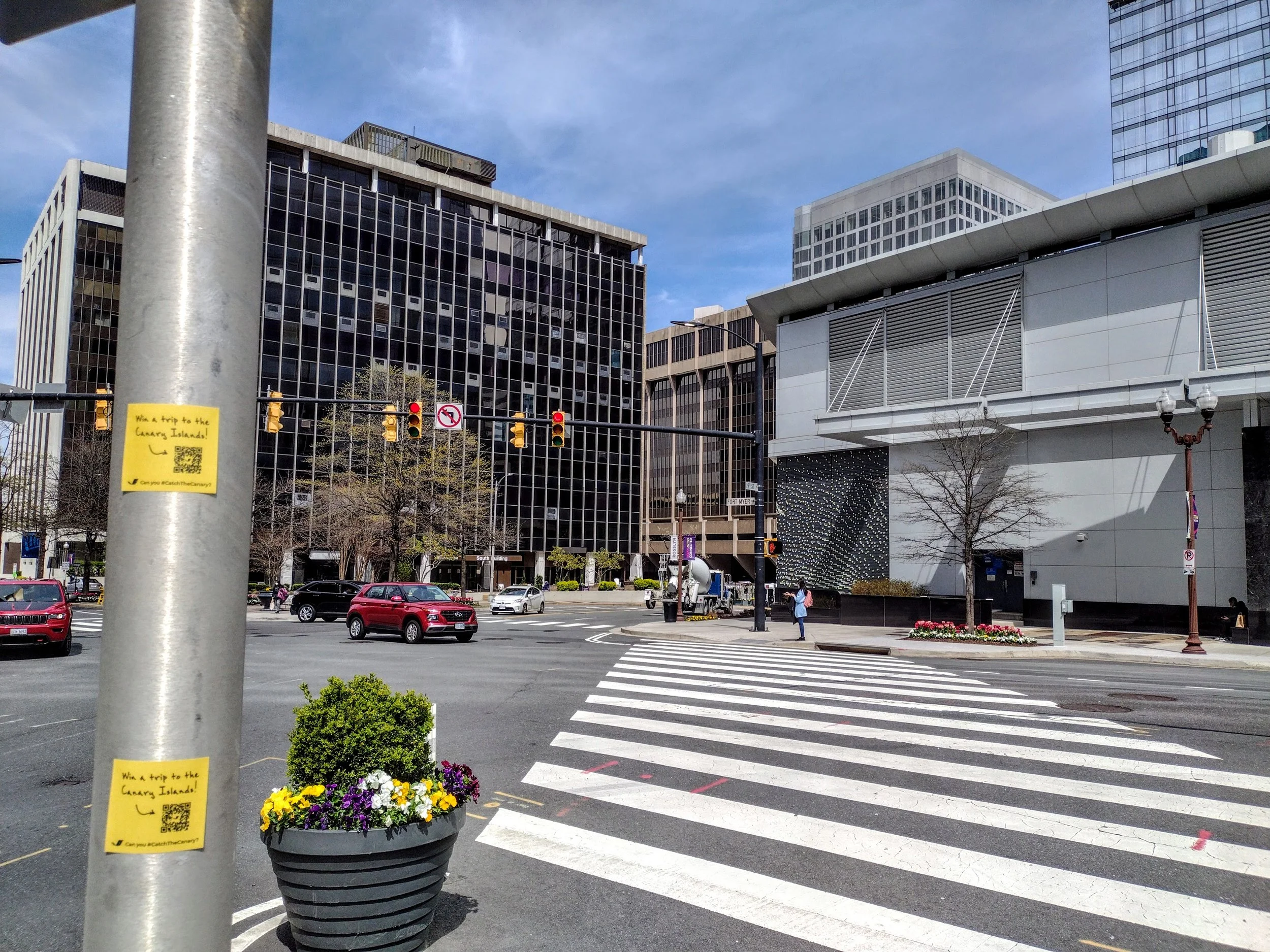 STICKY-NOTE CAMPAIGN FOR CAPITOL CANARY