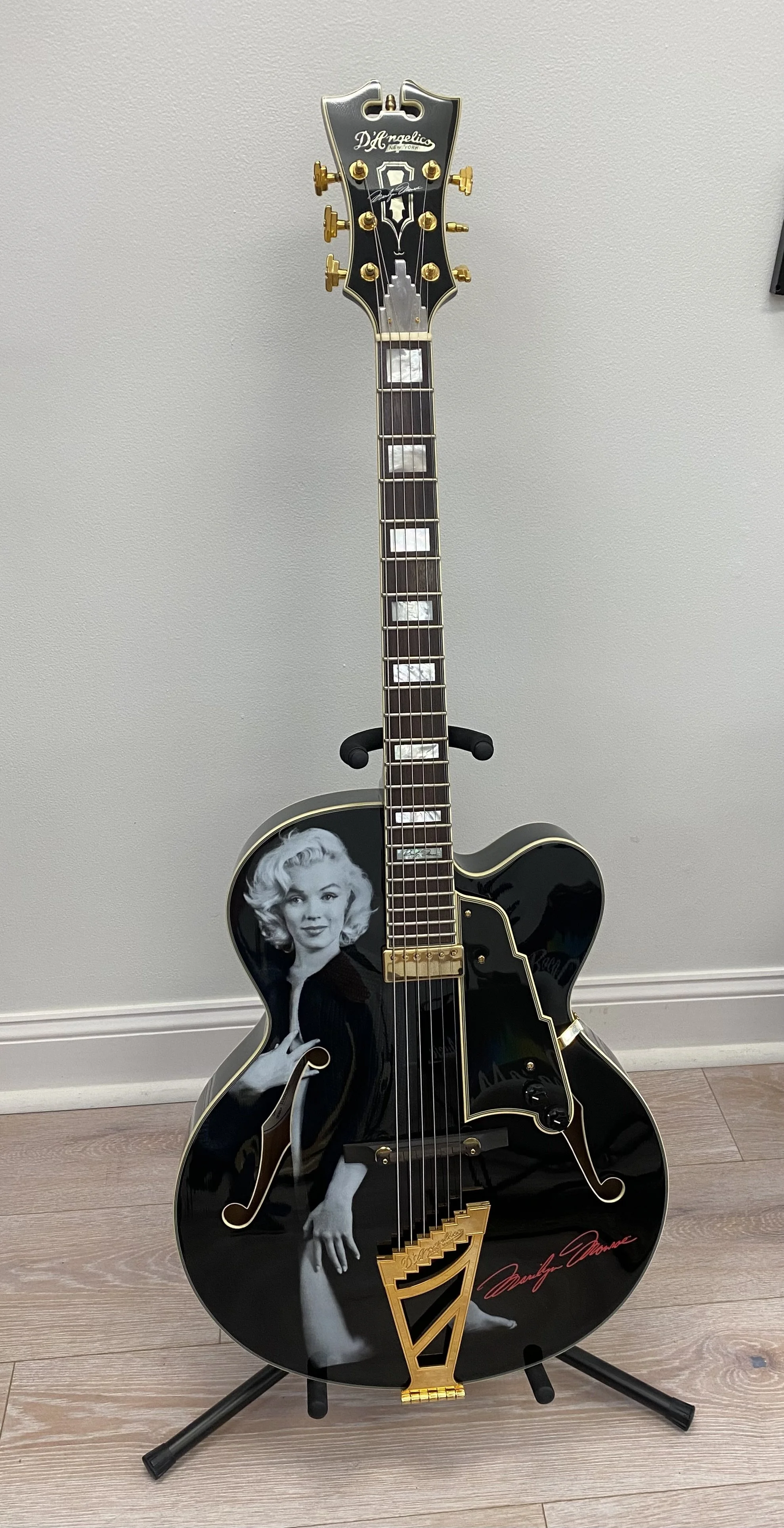 D’Angelico Marilyn Monroe Archtop with HS Case 2017 (Used)