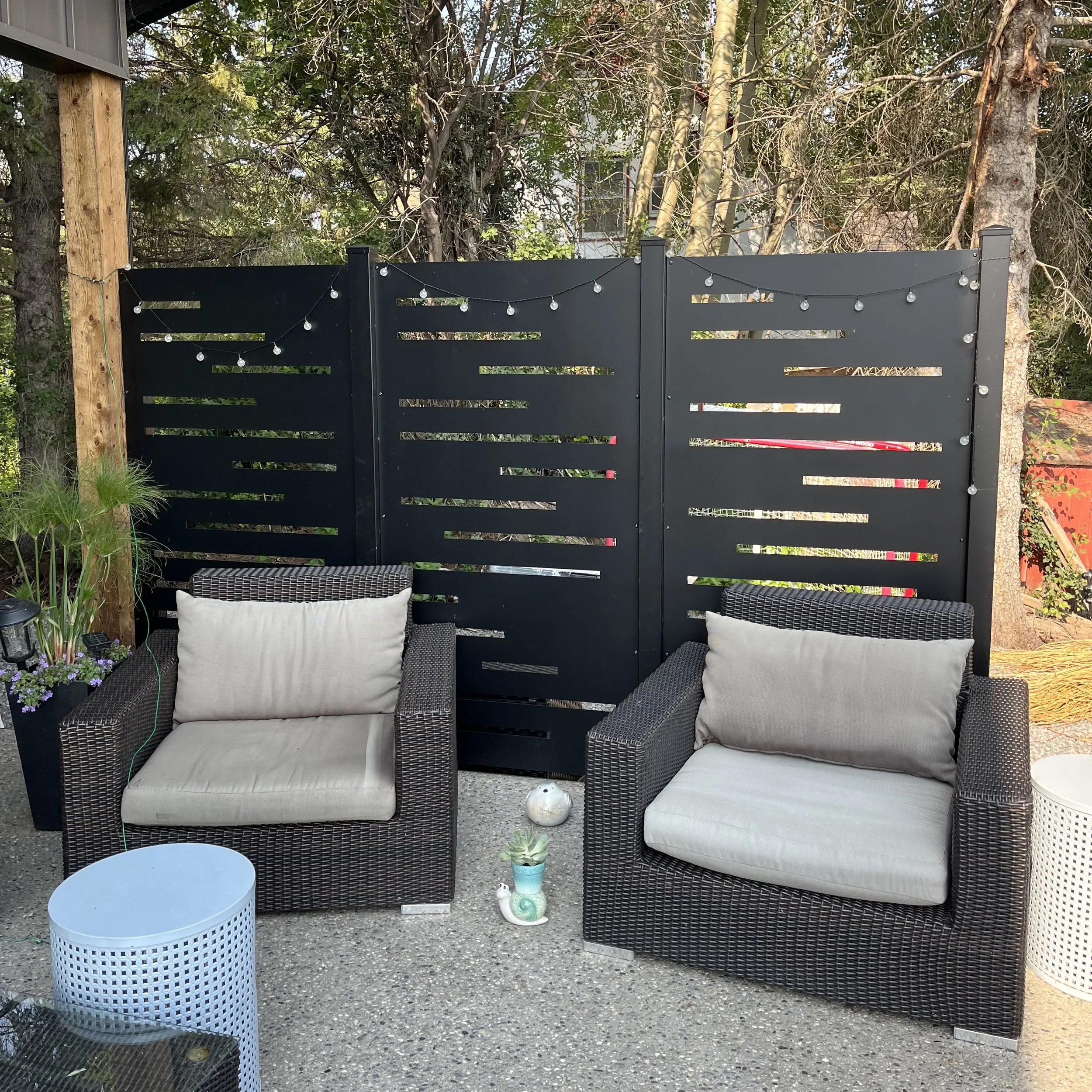 Outdoor Privacy Screen Installation on a Patio