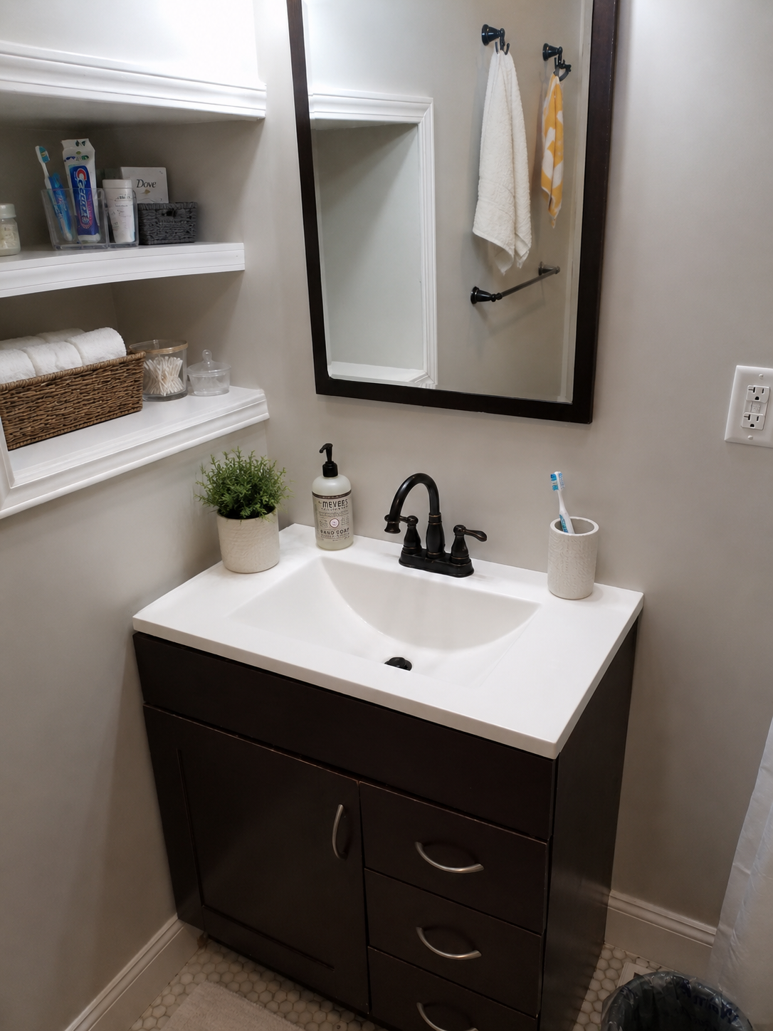 112 ferris 2nd floor bathroom (staged 2).png