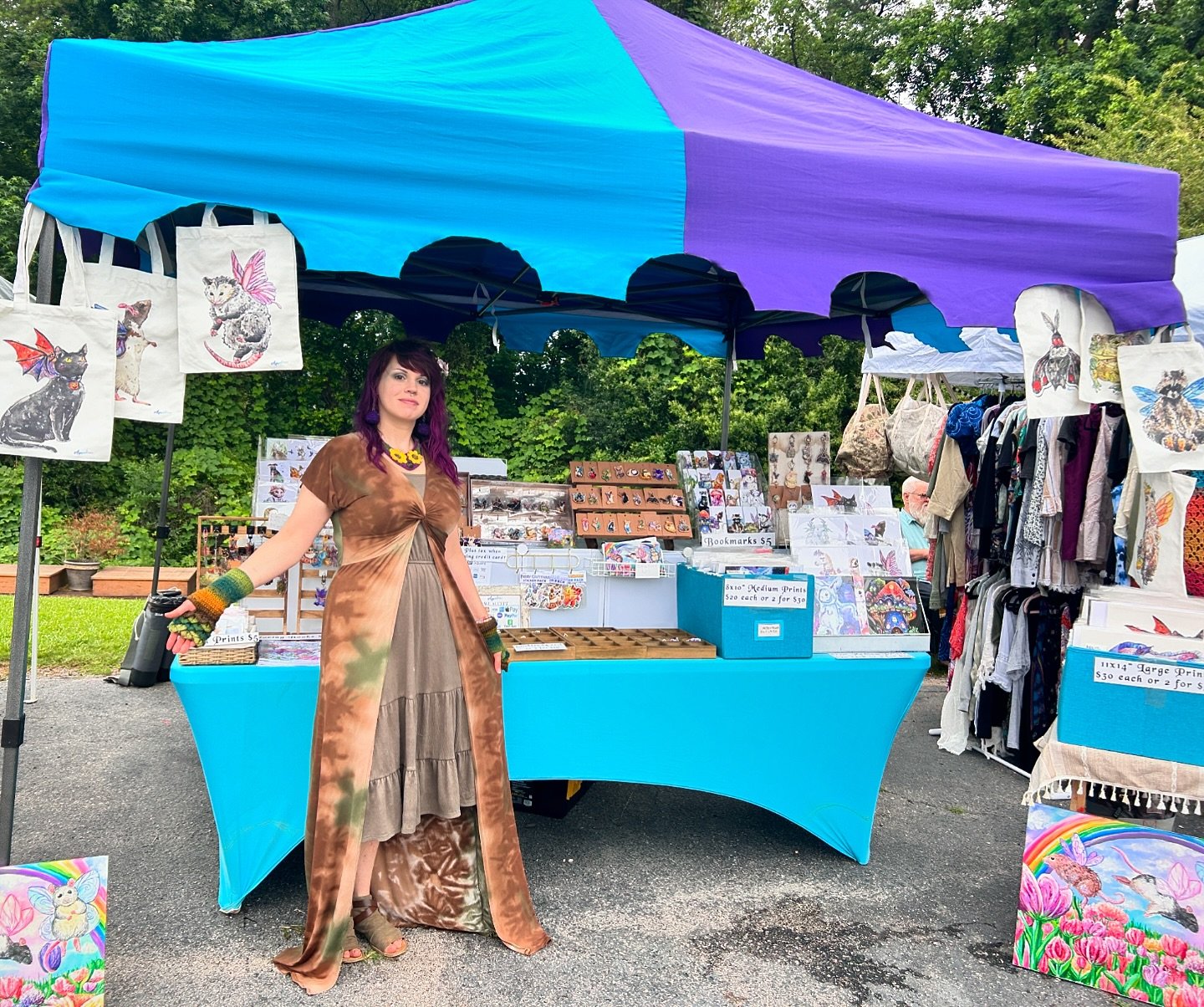 Because I keep forgetting to get photos of me actually next to my booth so here we go set up for @floraandfaunamarketsc Magic Mushroom Market! ✨🍄🍄&zwj;🟫✨
