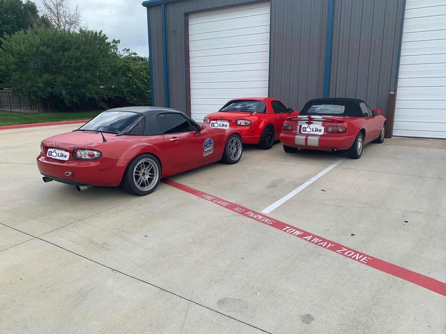 I missed the opportunity to include the red #NBmiata that was also at the shop. #arhindrichsllc #houston #texas #cypresstexas #thatmiatashop #houstonmiataclub #houstonmiatagroup #namiata #nbmiata #ncmiata #redmiata #turbomiata #allowpopups #racecar