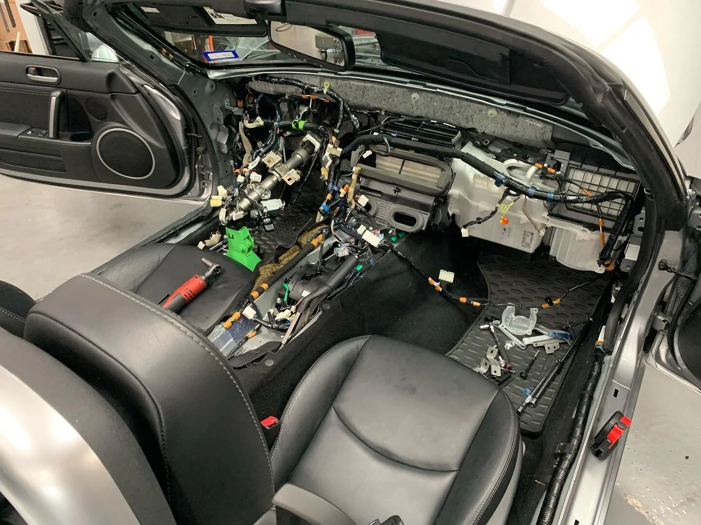 Another #NCmiata with a leaky evaporator core. Complete dashboard removal as per usual. #arhindrichsllc #houston #texas #cypresstexas #thatmiatashop #acfix #dashboardout #houstonmiataclub #houstonmiatagroup