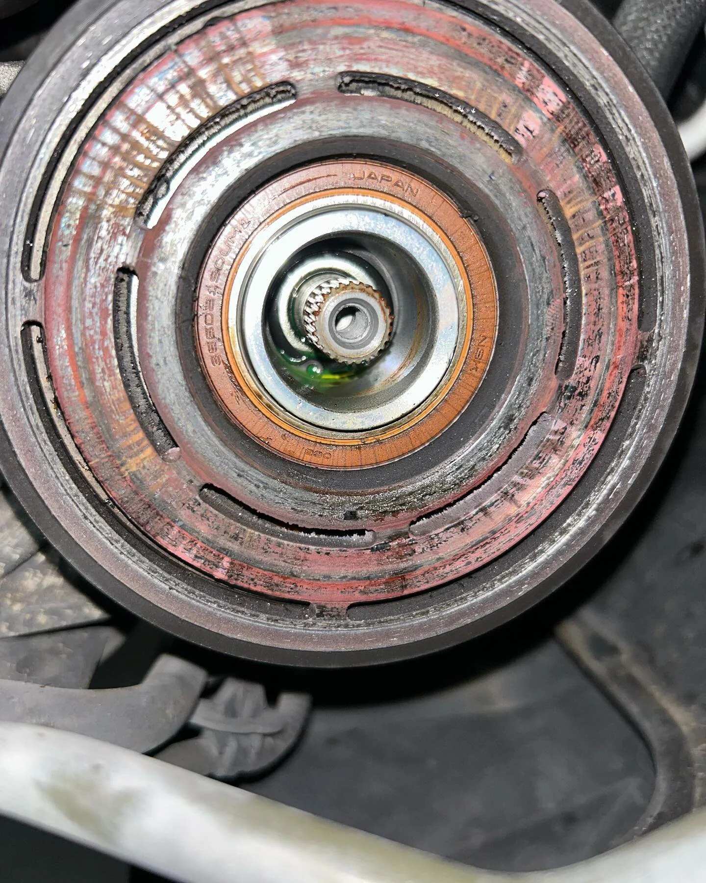 #Nissan AC compressor leaking out of the nose. #arhindrichsllc #houston #texas #cypresstexas #thatmiatashop #diagnostics
