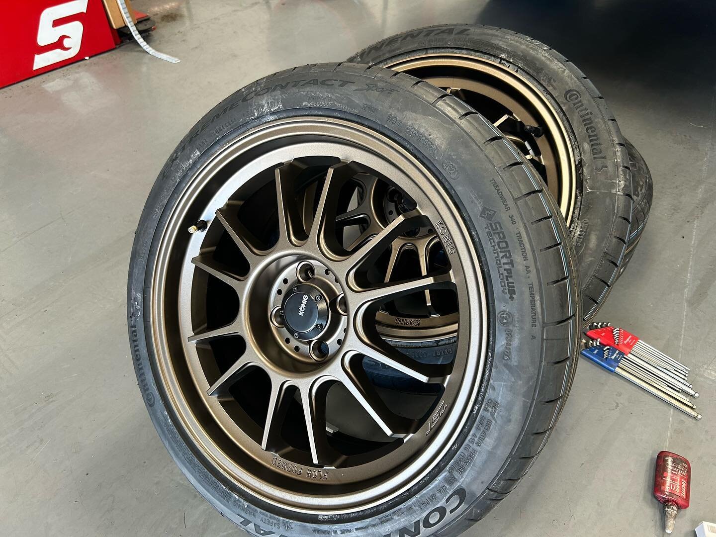 Mounted and balanced a set of @continental_tire with @konigwheelsusa wheels. #arhindrichsllc #houston #texas #cypresstexas #thatmiatashop #konigwheels #continentaltires #racecar #wheelsandtires #tireshop @goodwinracing