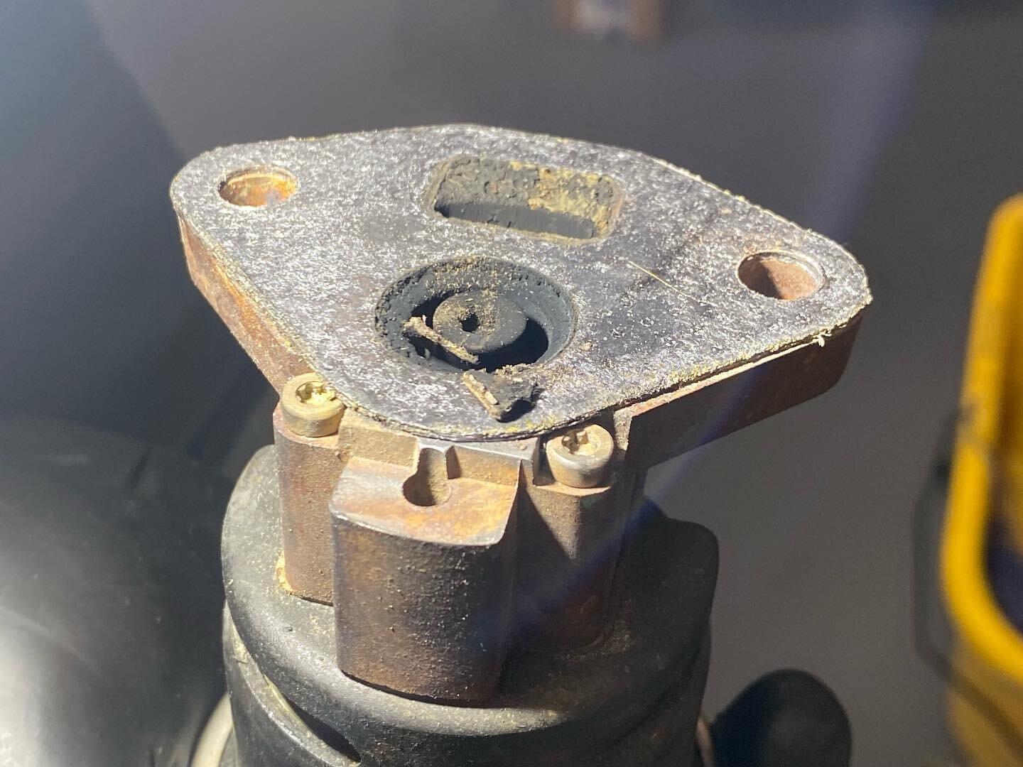 Symptoms lead me to believe the EGR valve is stuck open but I&rsquo;m not sure how that could have happened. The EGR valve: I wanted to eat a cookie. 

#arhindrichsllc #houston #texas #cypresstexas #thatmiatashop #diagnostics #racecar #egrproblems #h