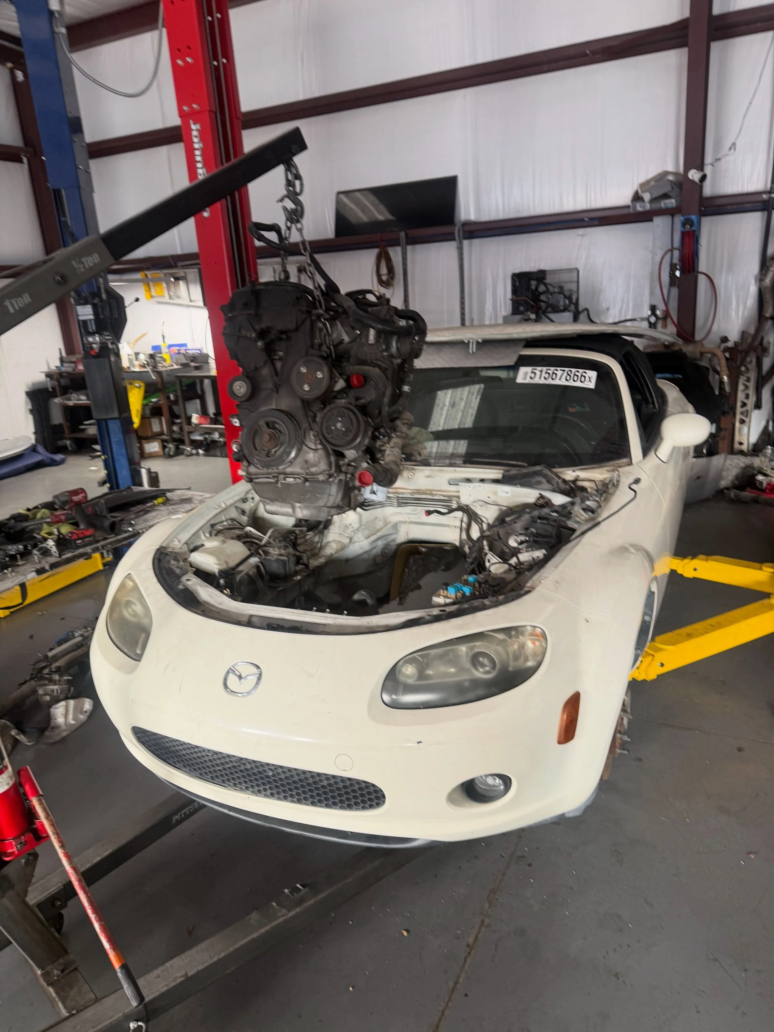 Engine replacement on the &ldquo;missing piston&rdquo; car in progress. #arhindrichsllc #houstonmiataclub #houstonmiatagroup @houstonmiataclub #NCmiata