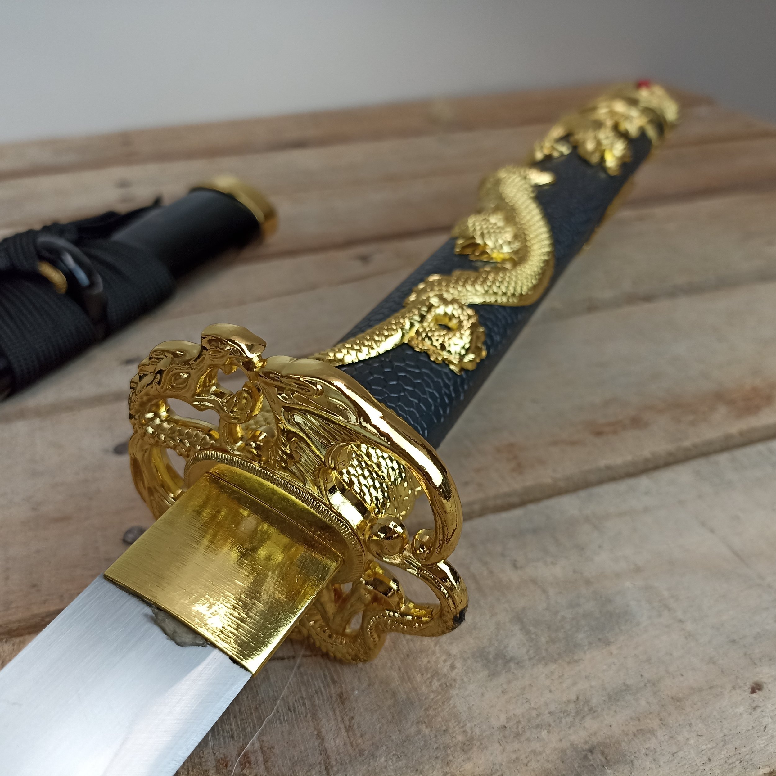  fengze - Espada samurái hecha a mano, 40 pulgadas, acero de  damasco, ultra afilada, espiga completa, barro templado, katana totalmente  forjada a mano para batalla real : Deportes y Actividades al