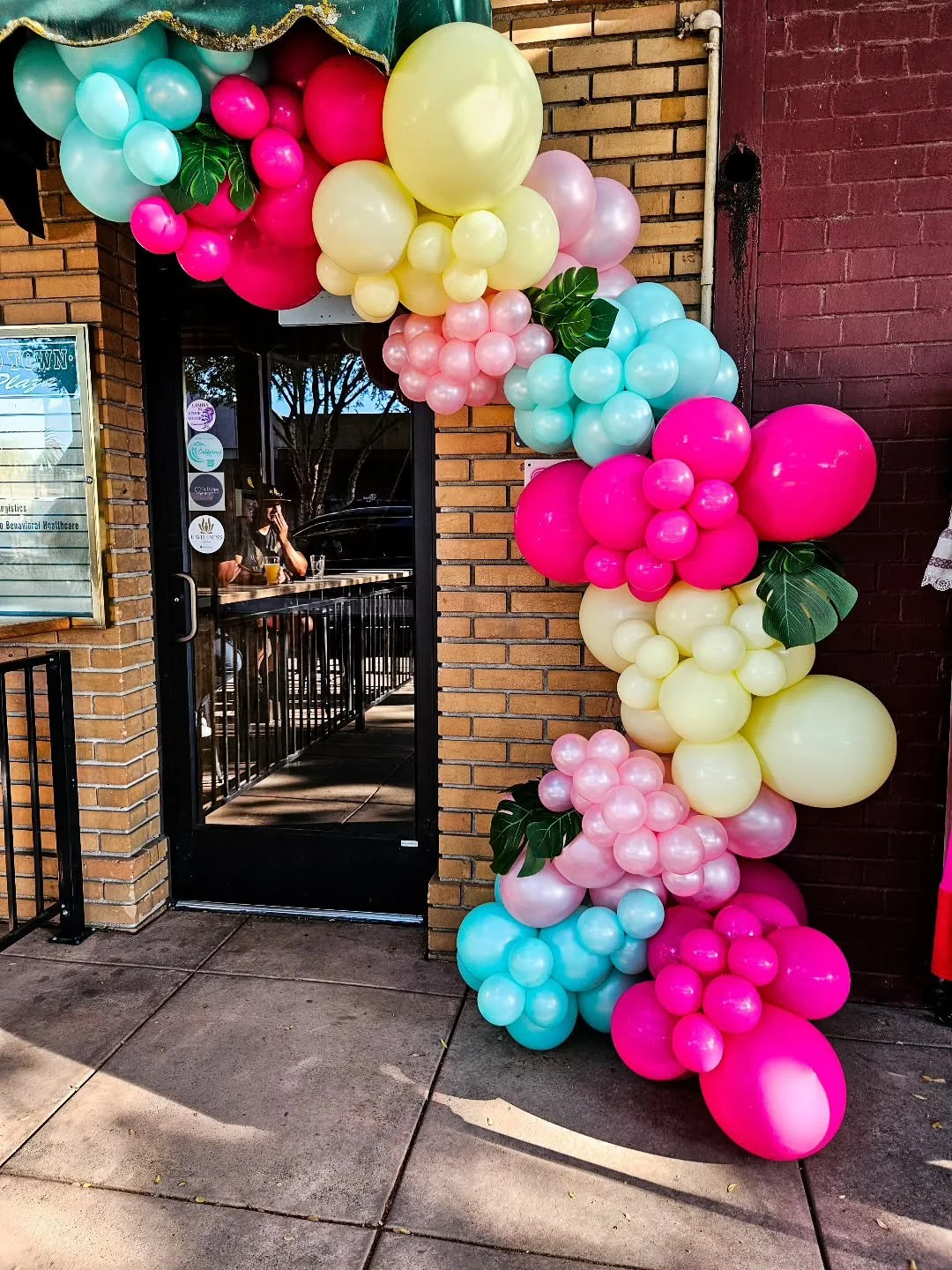 @morfincreationsandevents made this garland for a Golden Girls pub crawl.

All @tuftexballoons in seafoam, hotpink, sparkling pink and lemonade .

#morfincreations #balloons #balloondecor #balloongarland #tuftex #professionalballoons #betterinbrentwo