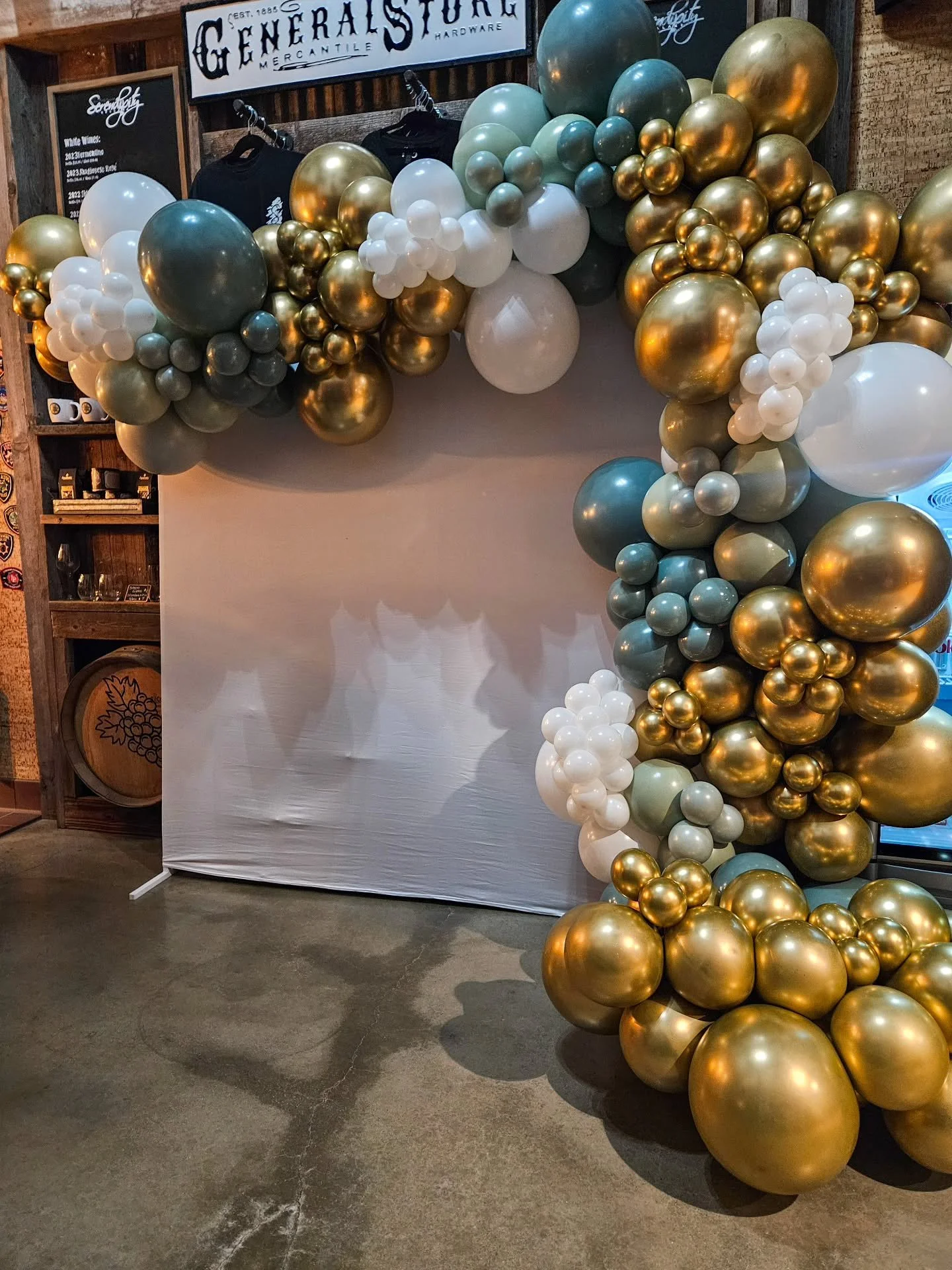 Our last set up of 2025
Engagment party on NYE 

#balloongarlands #balloonsforalloccasions #brentwoodcalifornia
