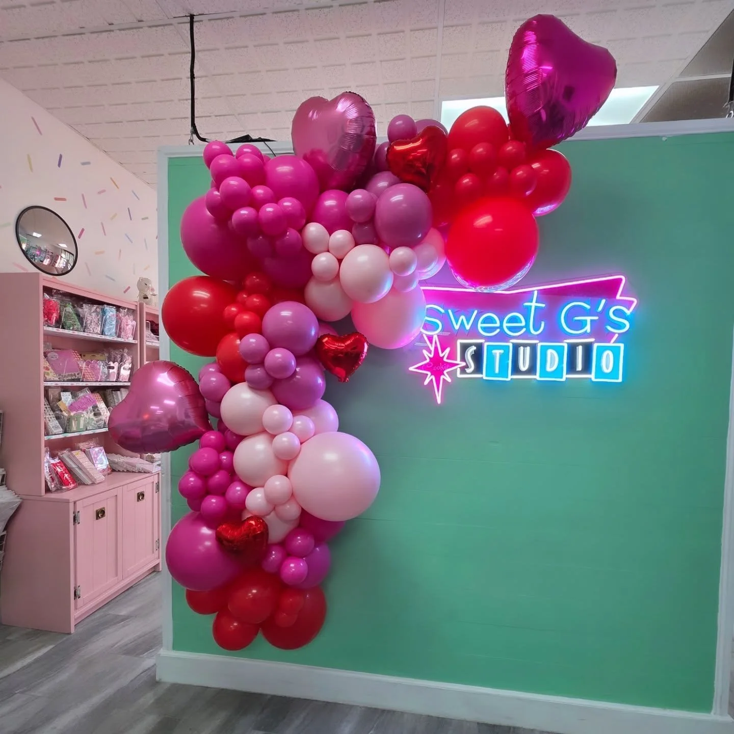 Gearing up for Valentine's Day Season!
❤️💕💖💞💘
Check out our deluxe 7 ft Garland at @sweet_gscookiestudio

Visit them for yummy cookies and baking supplies, or for a fun night out check out their cookie classes.

#SmallBusinesses #brentwoodca #bal