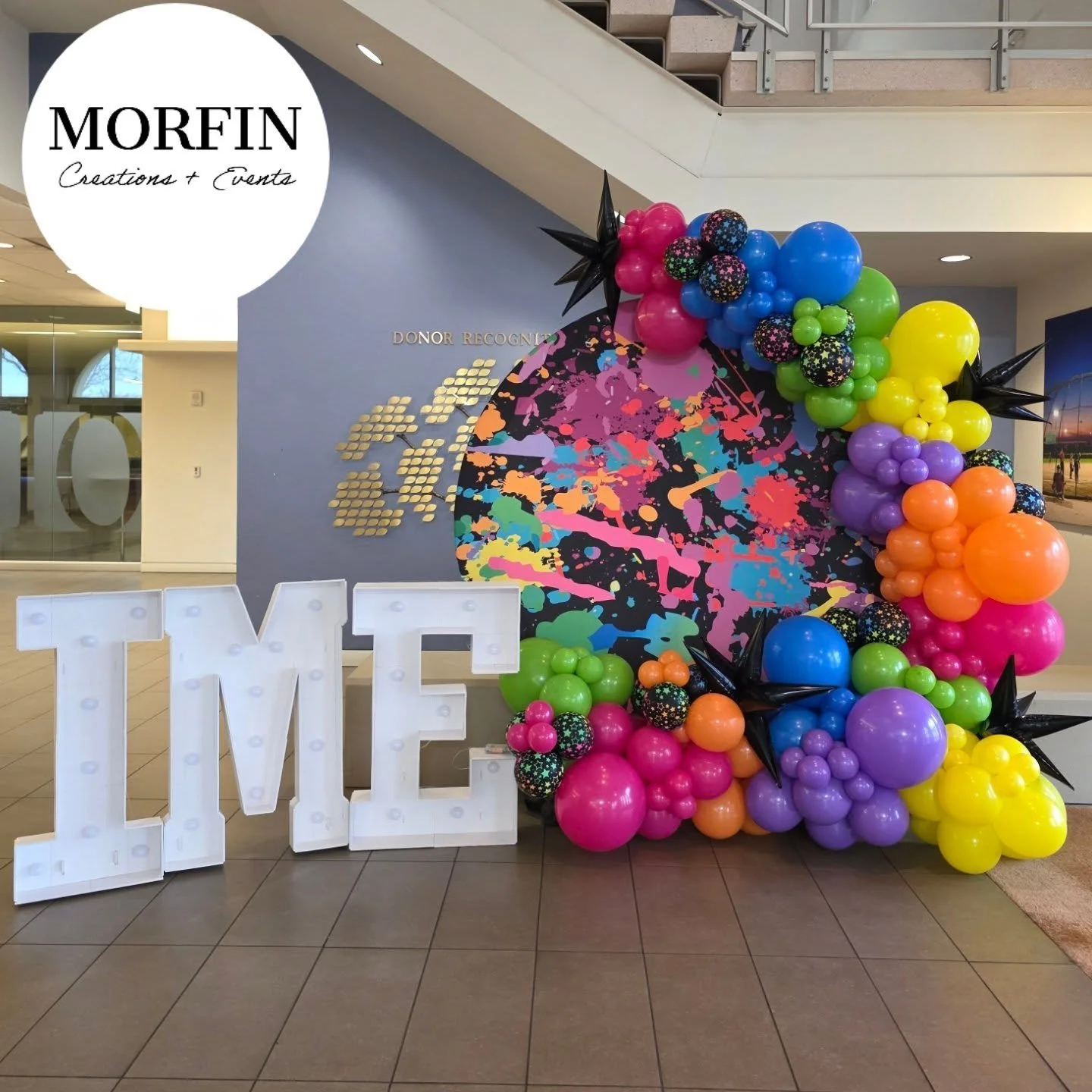Supporting local schools &hearts;️
Loved making a fun 90s look for @imeparentsclub fundraiser.

Balloons styled by @morfincreationsandevents

Professional grade balloons @tuftexballoons

#90sballoons #balloongarland #brentwoodca