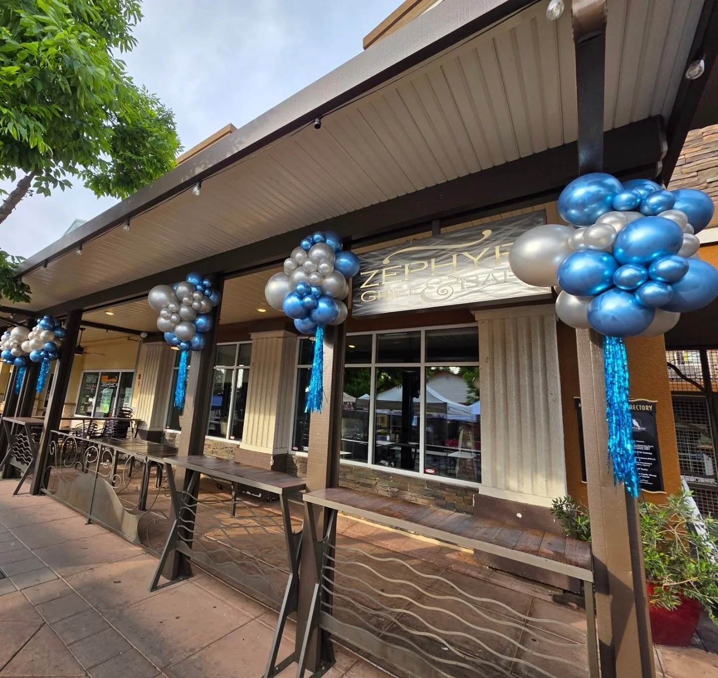 Head to @downtownbrentwood to support the Unified Prom!
Parade starts at 5:30-6:00pm
✨ Theme Star Wars 
Thank you @zephyrbrentwood for having us ❤️ 

#supportlocal #balloonartist #brentwoodca #brentwood94513