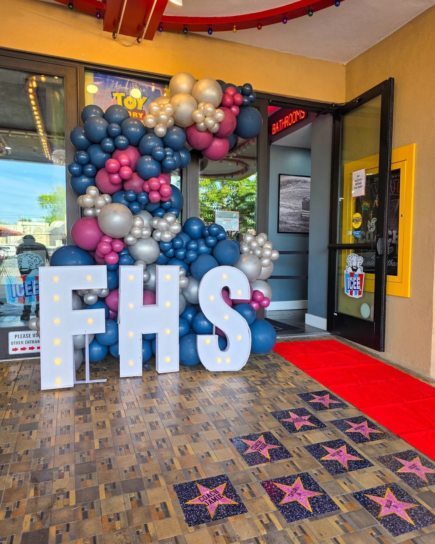 Congratulations to Freedom High Stunt Team!!
State Champions 💙 🤍
Balloons by @morfincreationsandevents 
Location @thedeltamovies 
Letters customer provided

#balloongarland #oakleyca #brentwoodca #thedelta