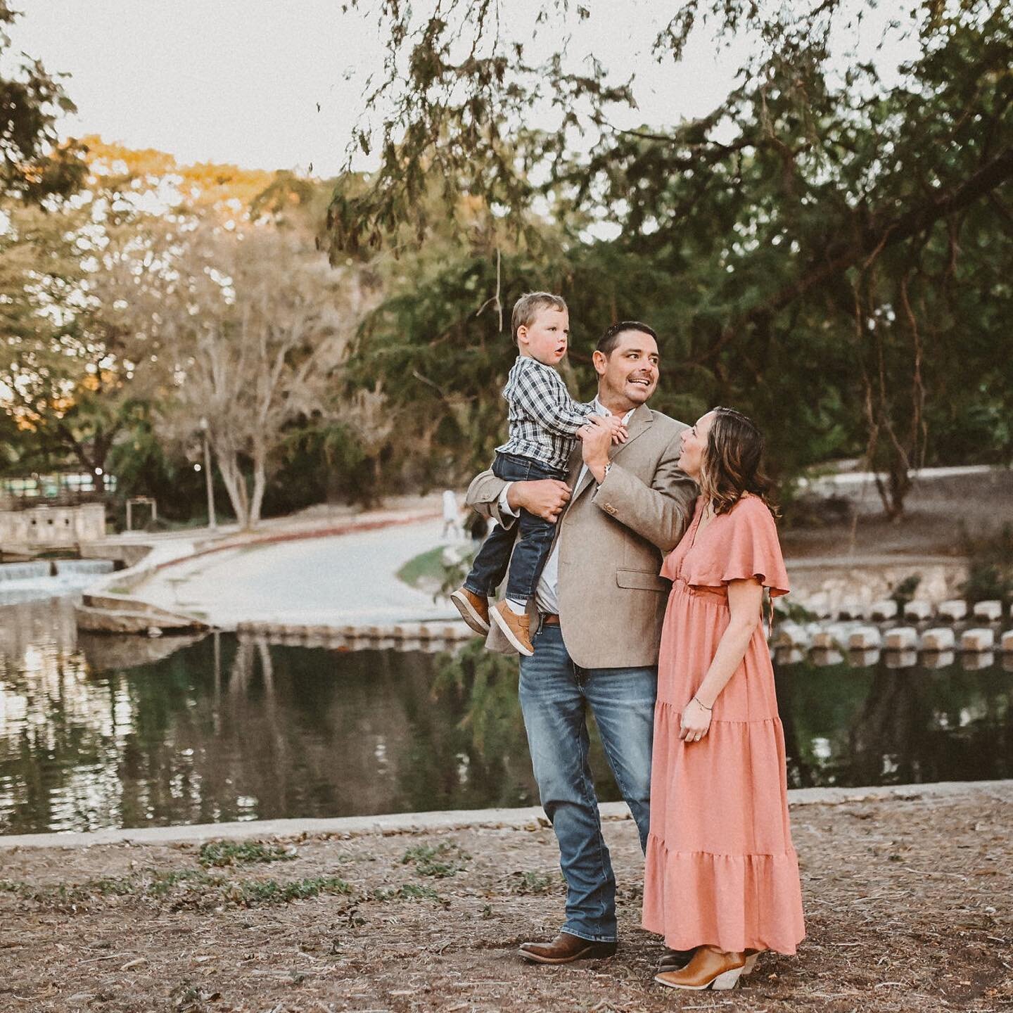 Slide to see the friend that visited us during our session! This family was TO DIE FOR! 

Mama and her friend each booked a family session back to back! I don&rsquo;t offer mini&rsquo;s all the time but this is a good way to ensure a mini for you and