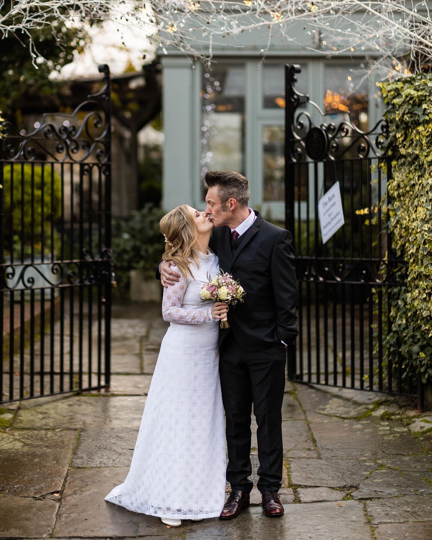 A trip down to Tunbridge Wells for Emer and Grahams Wedding @thebarntwells . These two music lovers tie the knot in style 

#Westlondonweddingphotographer #Buckinghamshireweddingphotographer 
#berkshireweddingphotographer #northlondonweddingphotograp