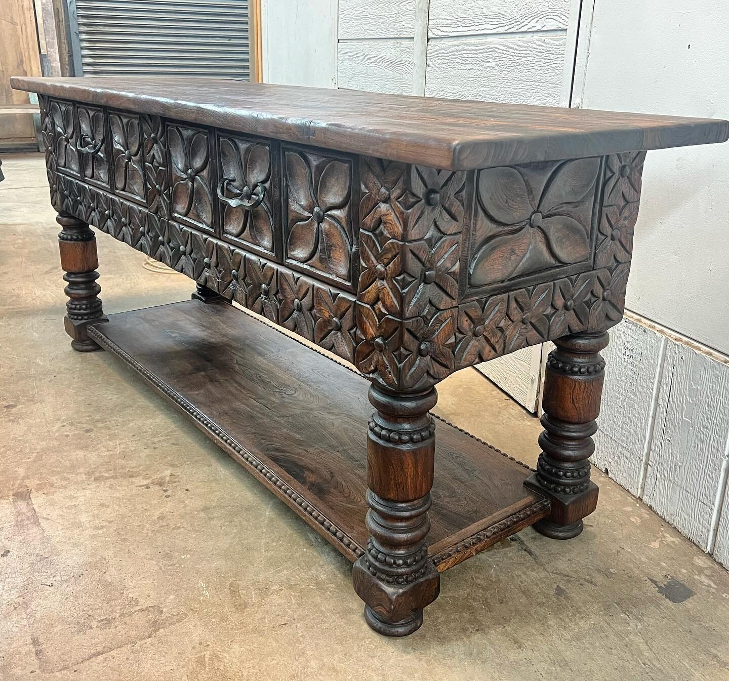 This beautifully hand carved console arrived at its new home today. #customfurniture #handcarved #table #furniture #interiordesign #beautifulhomes #craftsmanship