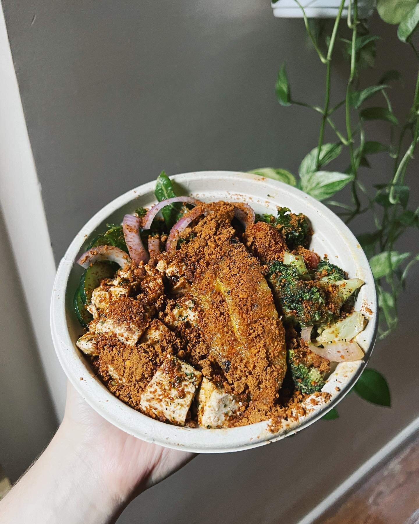 Okay New York this #companiesthatactuallygiveashit spotlight is for you 🌿 if you&rsquo;ve never been to @brooklynsuya, here&rsquo;s your push to go check it out ! Suya is a #BlackOwned restaurant in Crown Heights making delicious West African bowls.