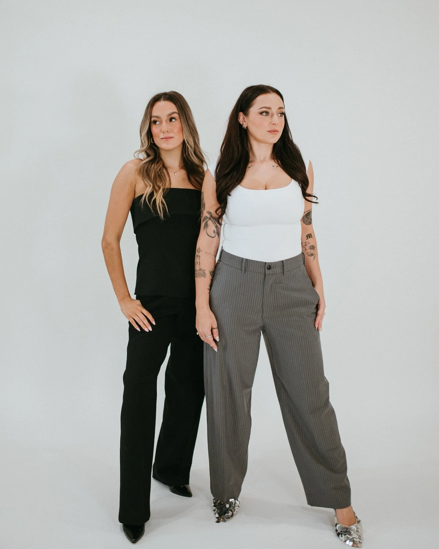 Where my girls at?

Double the MUAs, double the slay💄

Loved this joint brand photo session for Anna and Emma!

#brandphotographer #portrait #fashion #ohiophotographer #womanownedsmallbusiness