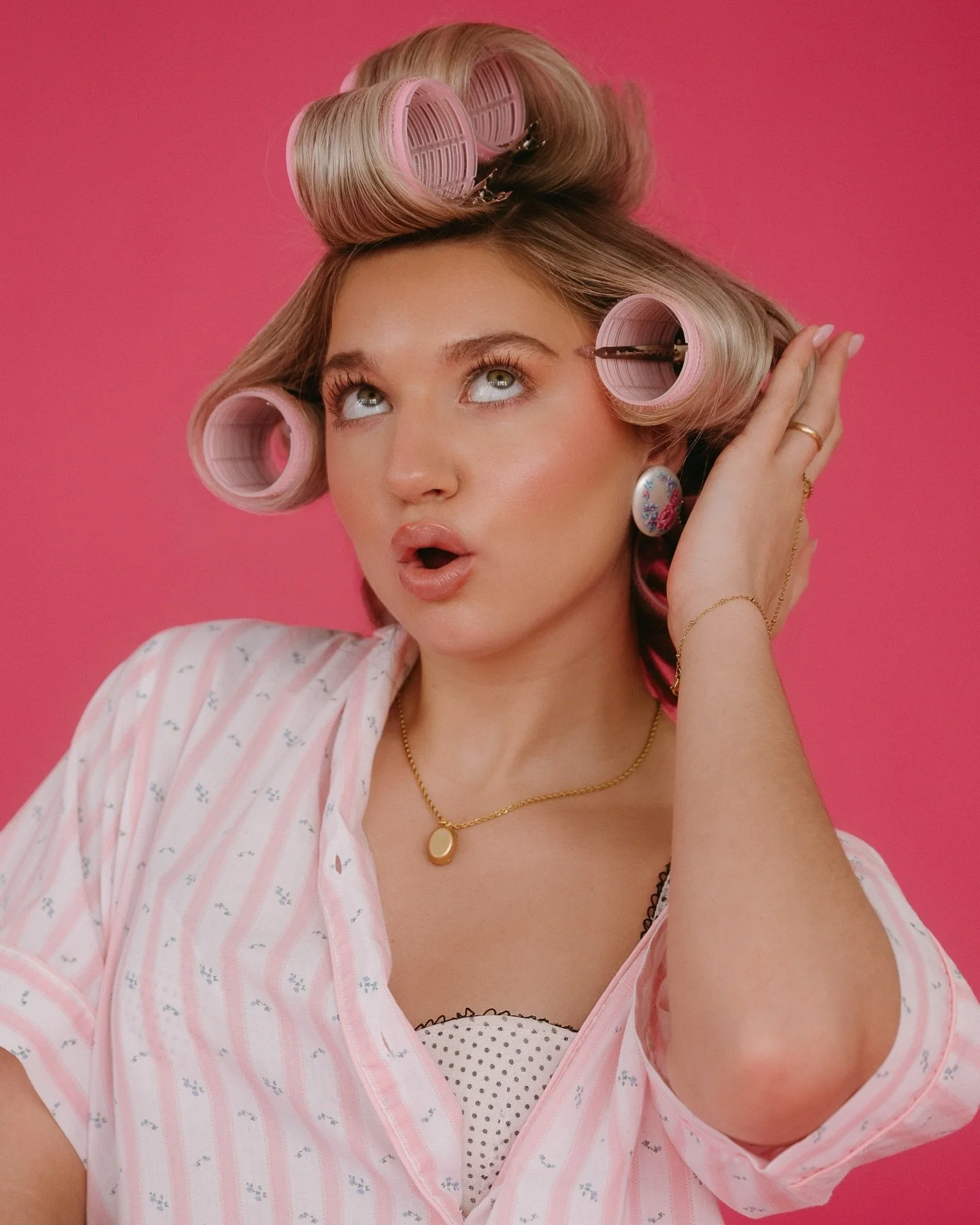 Gimme your love

🩷

Another look from this fun shoot

Cake (not shown) | @perfectchoyce 
Concept + Planning | @contouredbyemma 
Content Creator | @itslanedigital 
Hair Stylist | @lunaslooksss 
Makeup Artist | @contouredbyemma 
Model | @ivyylauren 
P