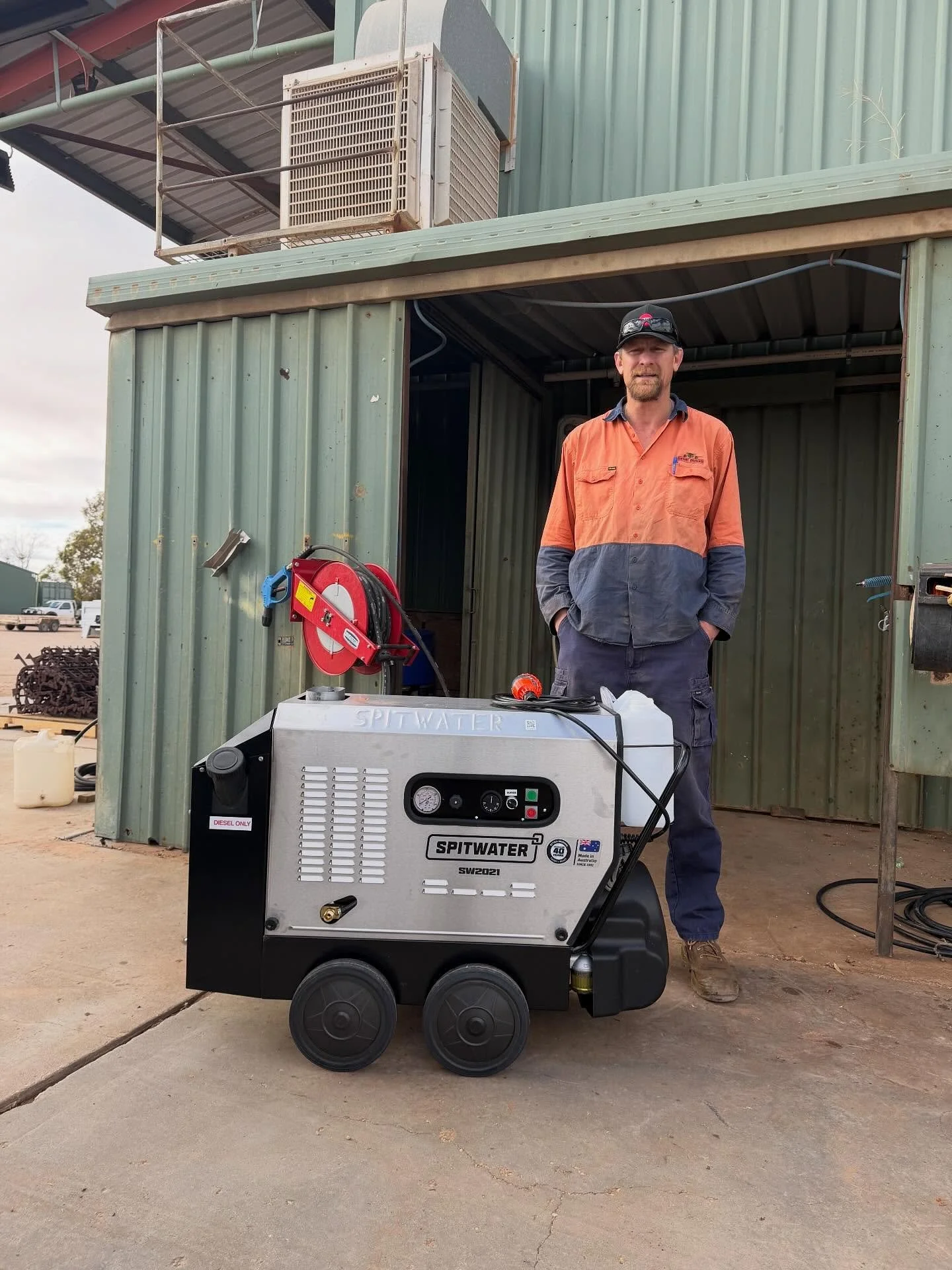 The SW2021S SPITWATER Solution for the Century Orchards team 🙌💭💦

With 21 litres per minute @3000psi and the bonus of hot water the SW2021S is the ultimate in machinery cleaning 🚜🚜 
A big THANKS to Brendan, Bruce and the team for supporting our 