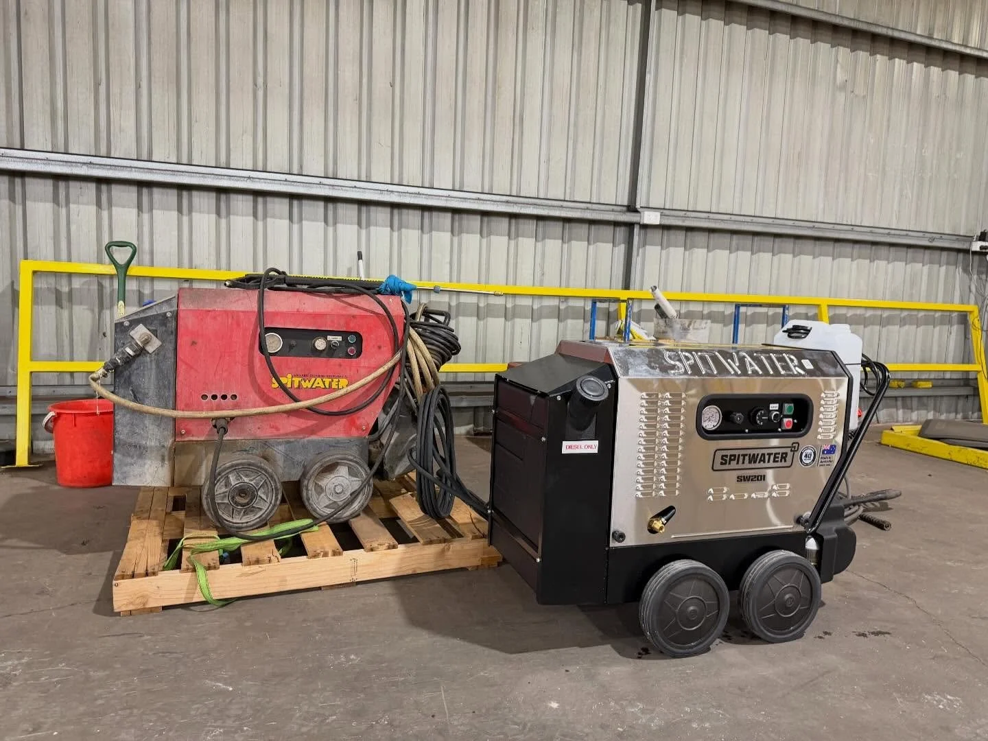 Time for an upgrade 🙌

It was delivery day to a local Citrus packing shed 🍊

The SW161 hot water machine was due for a replacement after 23 years of tough work&hellip;.
A proven SPITWATER work horse 👏🔧
With a new SW201S our client will be ready t
