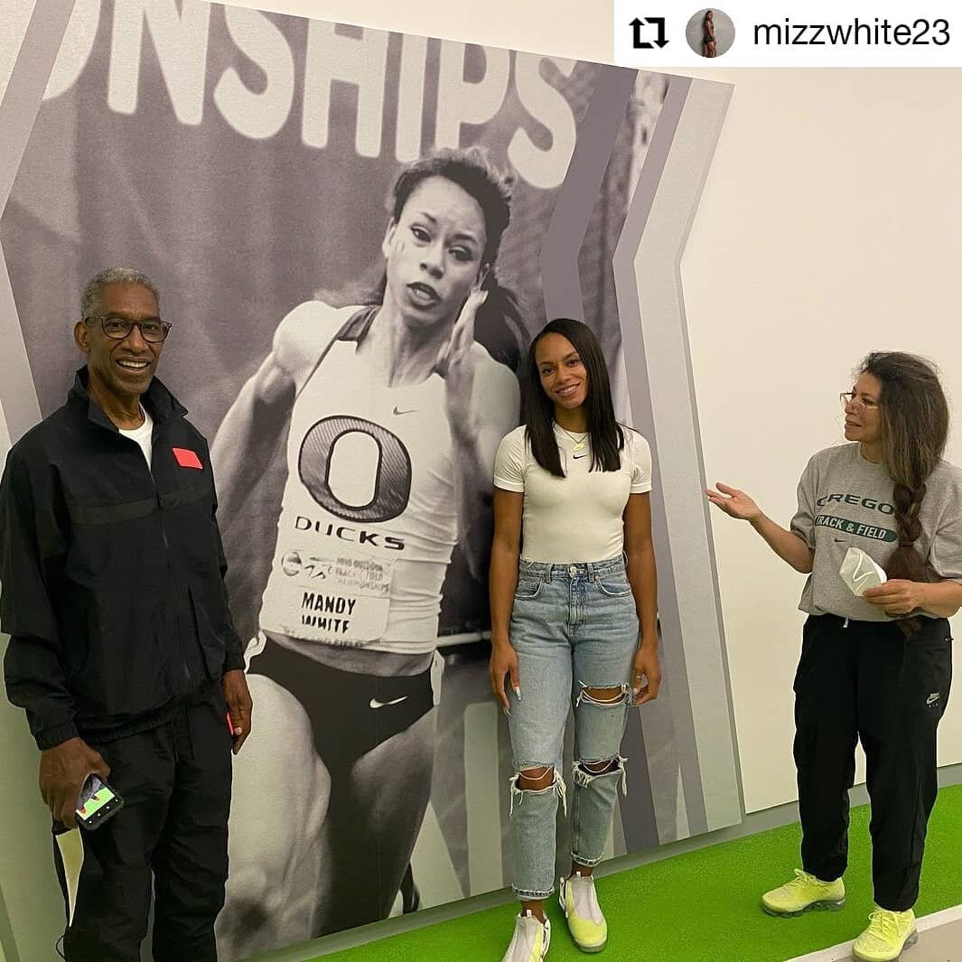 #Repost @mizzwhite23
&bull; &bull; &bull; &bull; &bull; &bull;
University of Oregon

Look Ma!!! I&rsquo;m on the wall 😄 
#trackgirltuesday #trackandfield #goducks #oregontrackandfield #haywardfield #explorerpage #trending #viral #picoftheday icofthe