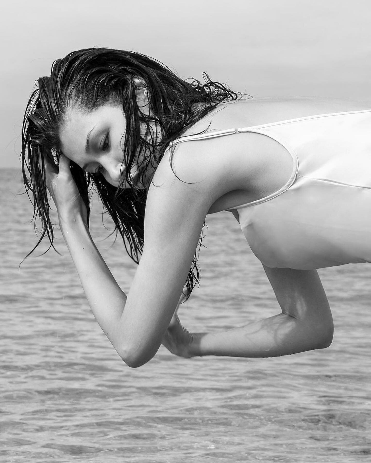 Beach babe @lite.sonar 🌊

.
.
.
#melbournephotographer #commercialphotography #photoshoot #portraitphotography #fashionphotographer #brandphotography  #freelancephotographer