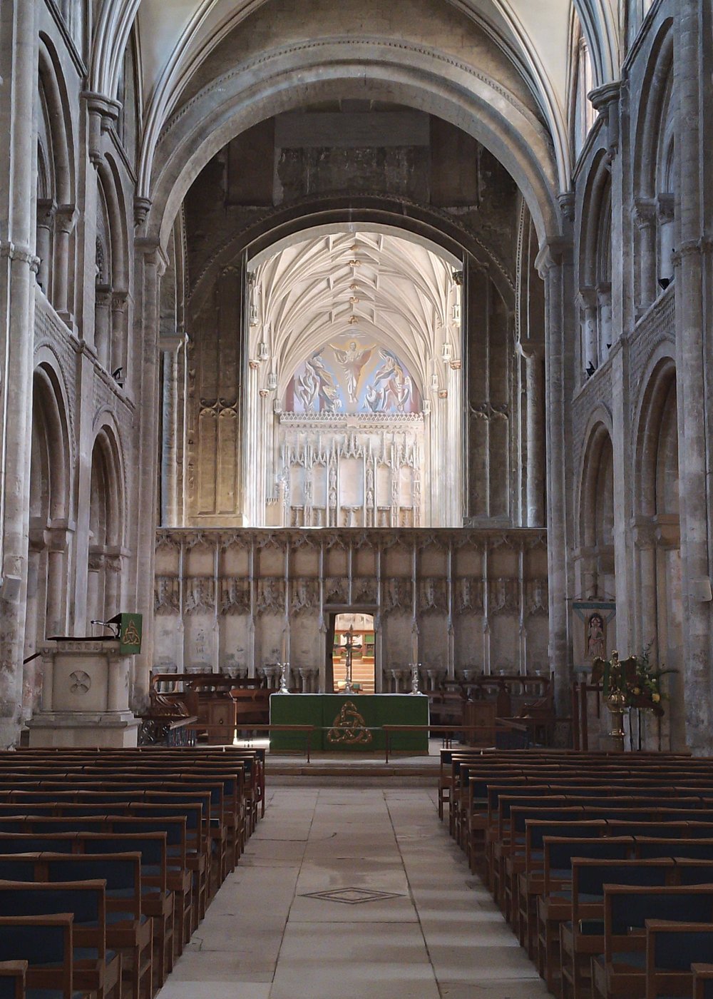 Christchurch_Priory_Nave 2.jpg