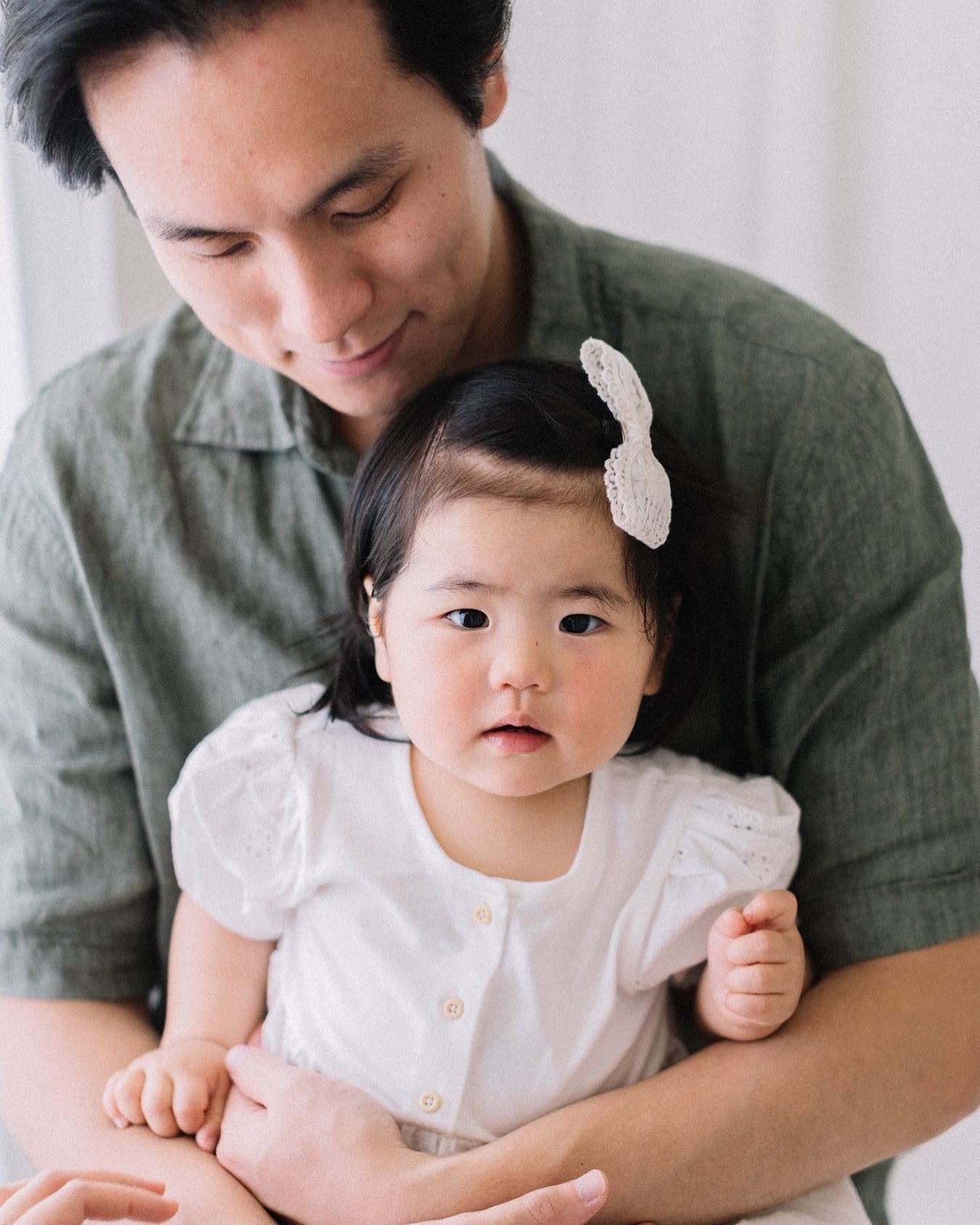 A little daddy-daughter moment from Sunny&rsquo;s first birthday shoot. (Fun fact: Sunny&rsquo;s amazing mama has looked after both George and Violet at their little daycare, we are so lucky to have our little ones in her care. ) 
⠀⠀⠀⠀⠀⠀⠀⠀⠀
⠀⠀⠀⠀⠀⠀⠀⠀⠀