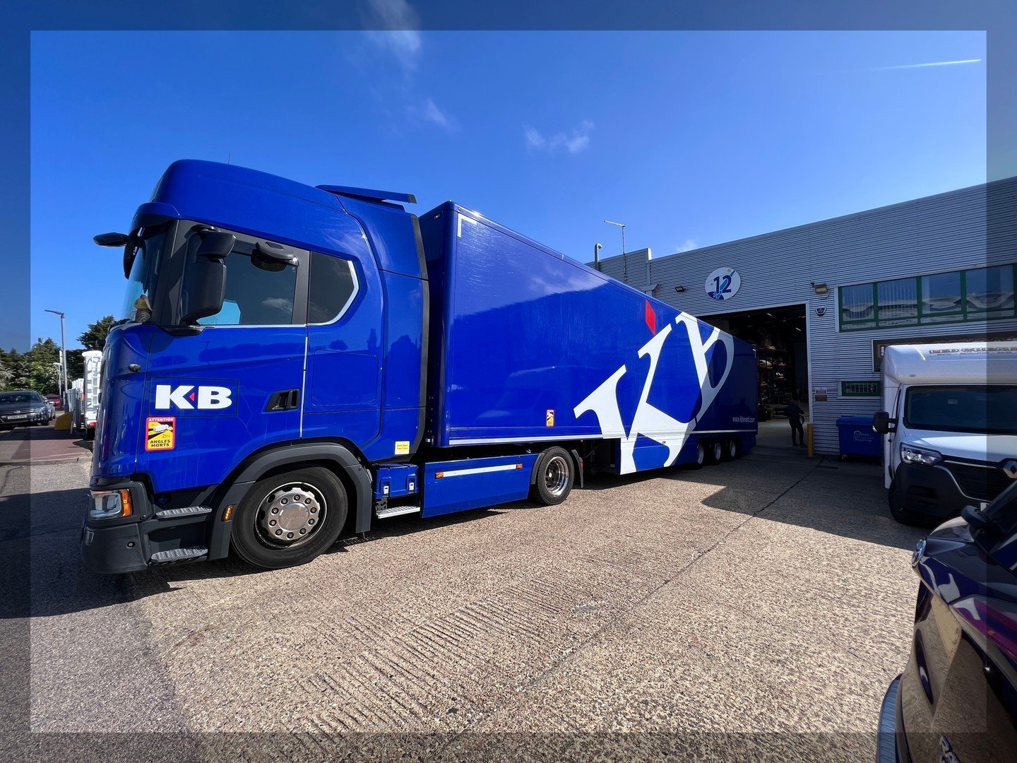 We love Lorry pictures! 😍
Now LC HQ is a little bigger, visits from large lorries are not a problem! 
The Team had an early start this morning to see the latest touring show leave LC HQ on this lovely KB Event 40ft. The Driver Nigel was a lovely cha