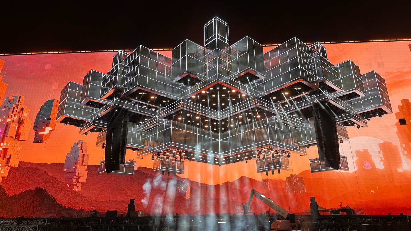 Following up from our earlier  post about Sounstorm, @Advatek has  done a fantastic writeup article with in-depth insight from technical staff regarding the entire system that made this impressive show possible. 
Check out the article here https://bu