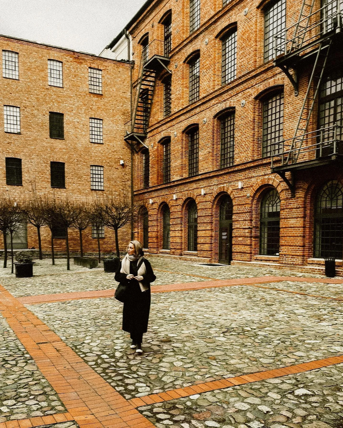 Some photos from our winter quick trip to Lodz where I found lots of inspiration for my current drawing ideas. This is a lovely unique place with industrial history. I was really fascinated by the city landscape with many factory buildings and pipes 