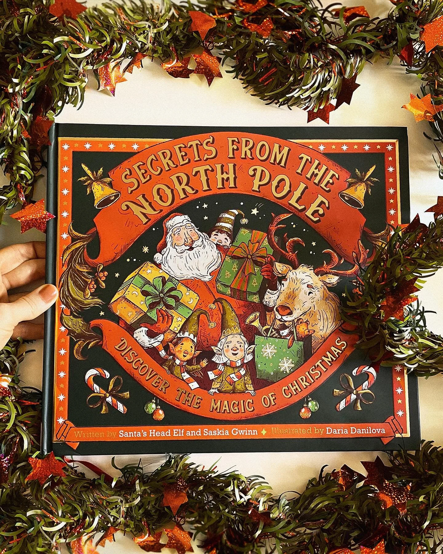 I&rsquo;m so happy to finally share that the children&rsquo;s book 𝗦𝗲𝗰𝗿𝗲𝘁𝘀 𝗳𝗿𝗼𝗺 𝘁𝗵𝗲 𝗡𝗼𝗿𝘁𝗵 𝗣𝗼𝗹𝗲, with my illustrations, came out in early October! 🎉

At the end of last year, I had the wonderful opportunity to illustrate this C