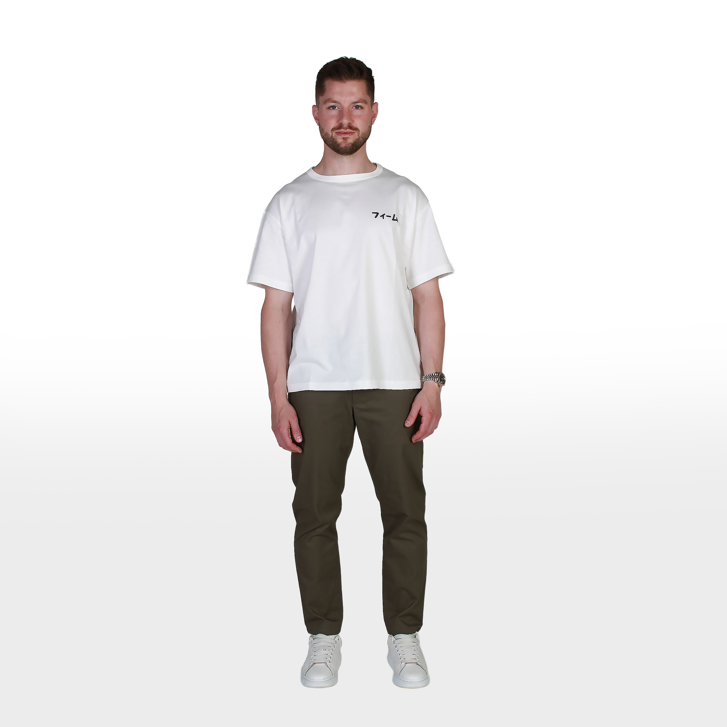 FUIMU_2026_CHINOS_KHAKI_MODEL_FRONT.png