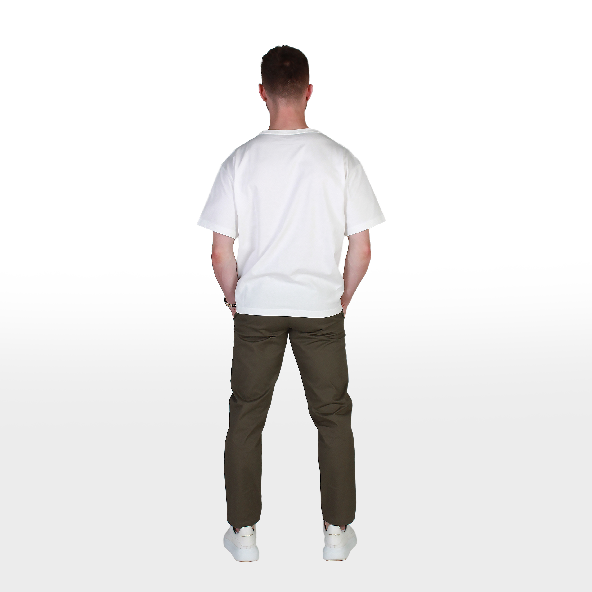 FUIMU_2026_CHINOS_KHAKI_MODEL_BACK.png