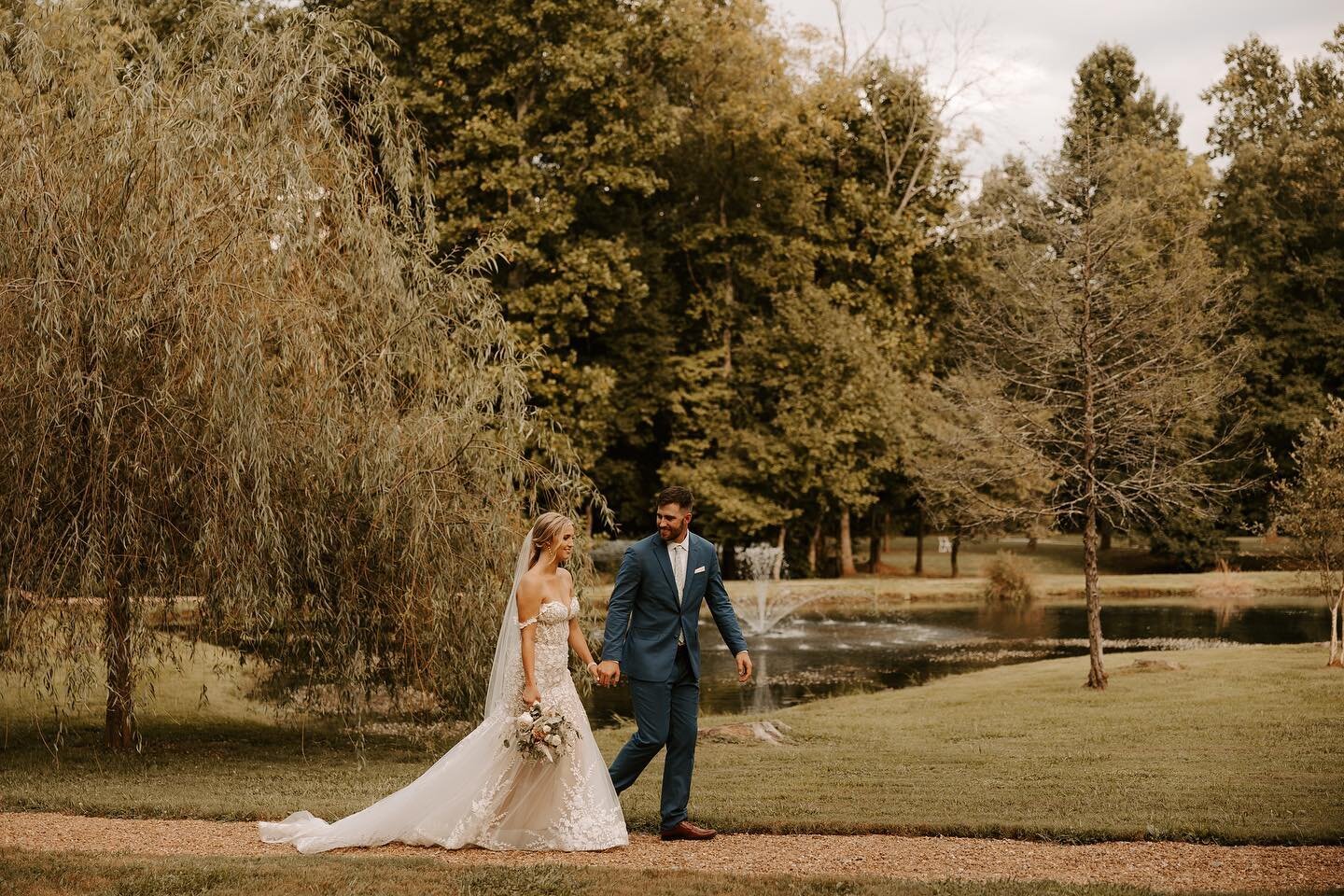 Walking towards the end of the year with so much gratitude in our hearts! 
📸: @hunterlasheaphotography