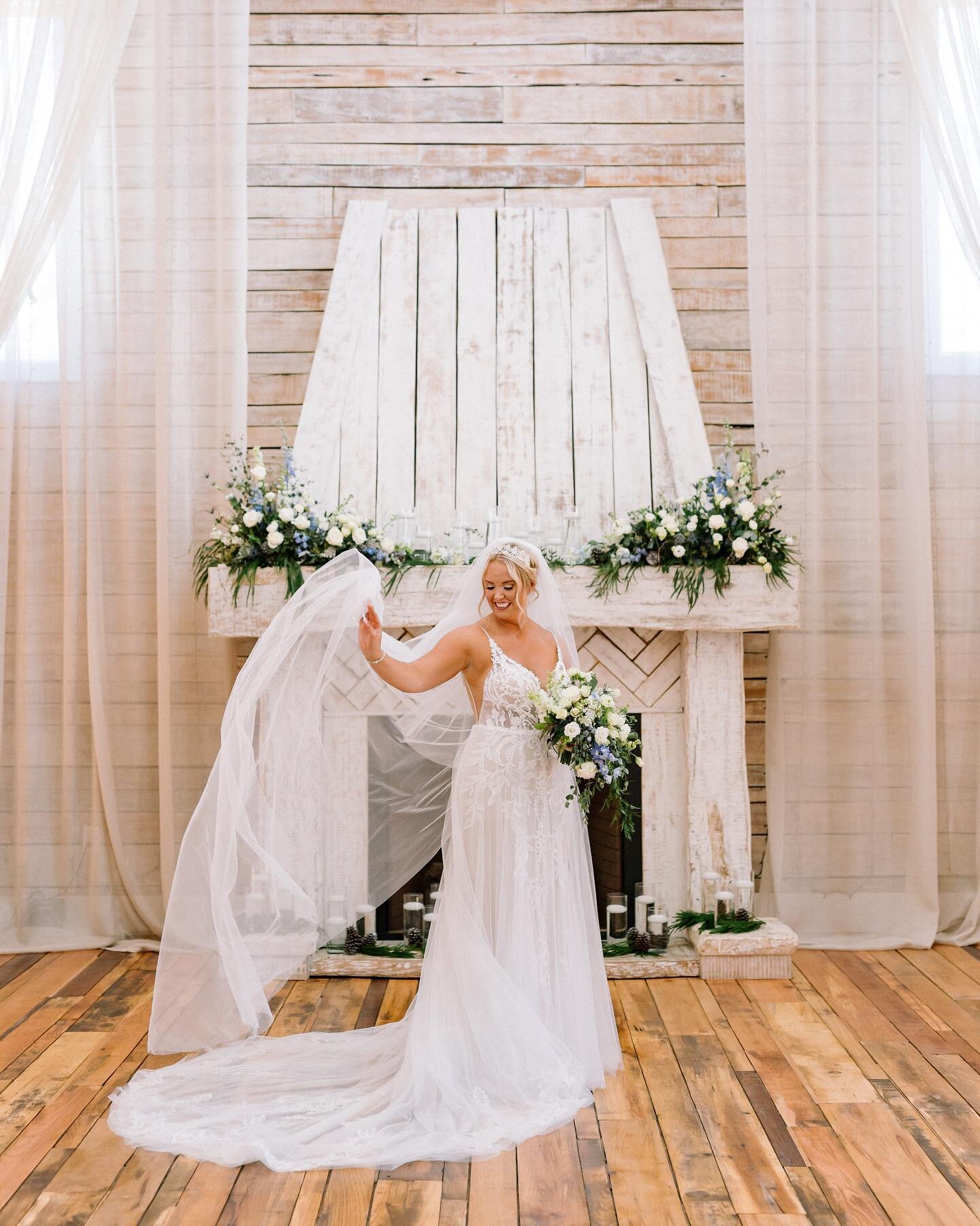 This week's East TN weather has us reminiscing on a snowy wedding day in March for Rachel and Grant! Winter weddings at Ramble Creek are simply unmatched. With a full staff and a foolproof plan, we welcome the snowy weather! This couple was dreaming 