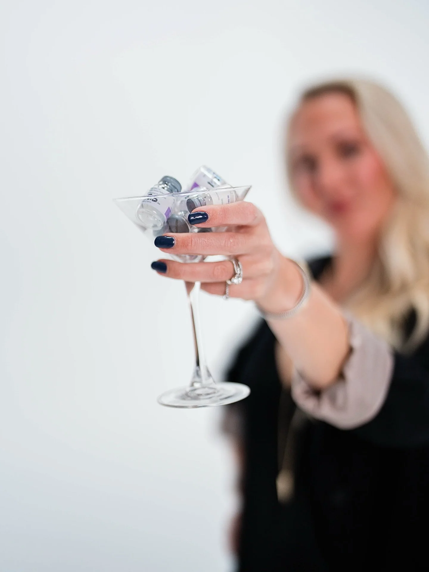 Well, it&rsquo;s clear you all love your Botox. 🥳

We only have THREE spots left on 11/20 for our exclusive Botox-only appointment day. This is where you get an EXTRA $100 when you use your BOGO Alle Gift Cards (you&rsquo;ll buy those on 11/19). 

D