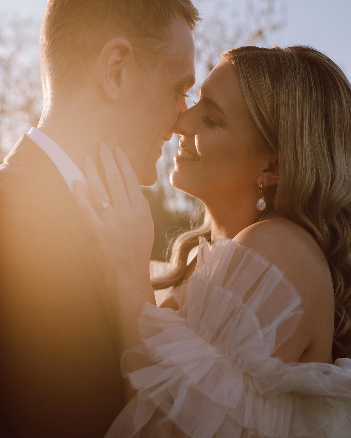 A glimpse of Saturday celebrating with Amy &amp; Matt 💐💖 

What a delight this was. A beautiful spring day, pure sunshine and an epic golden hour to finish the day. Thank you Easter weekend! Swipe to the last frame for one of my favourites 🥹

@the