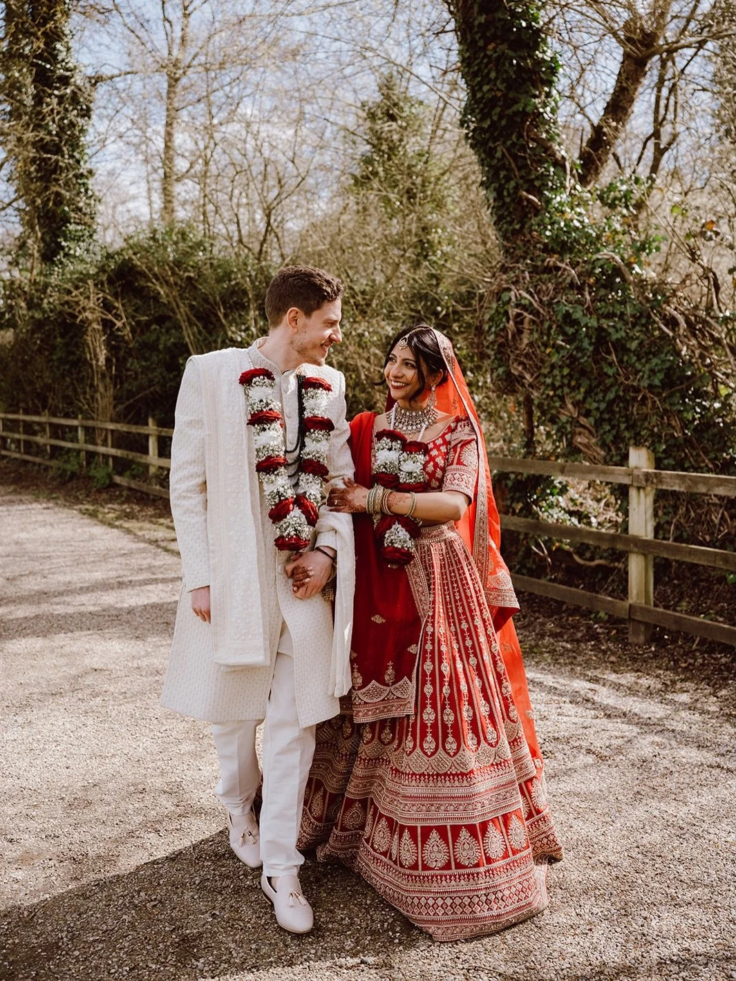Hindu ceremony and celebrations for part one of Maya &amp; Harry&rsquo;s wedding day. From the colours, to the rituals, every element holds intention. Always a privilege to be invited in 🫶🏼

Venue: @tewinburyfarmhotel 
Photographer: @jessicabevanph